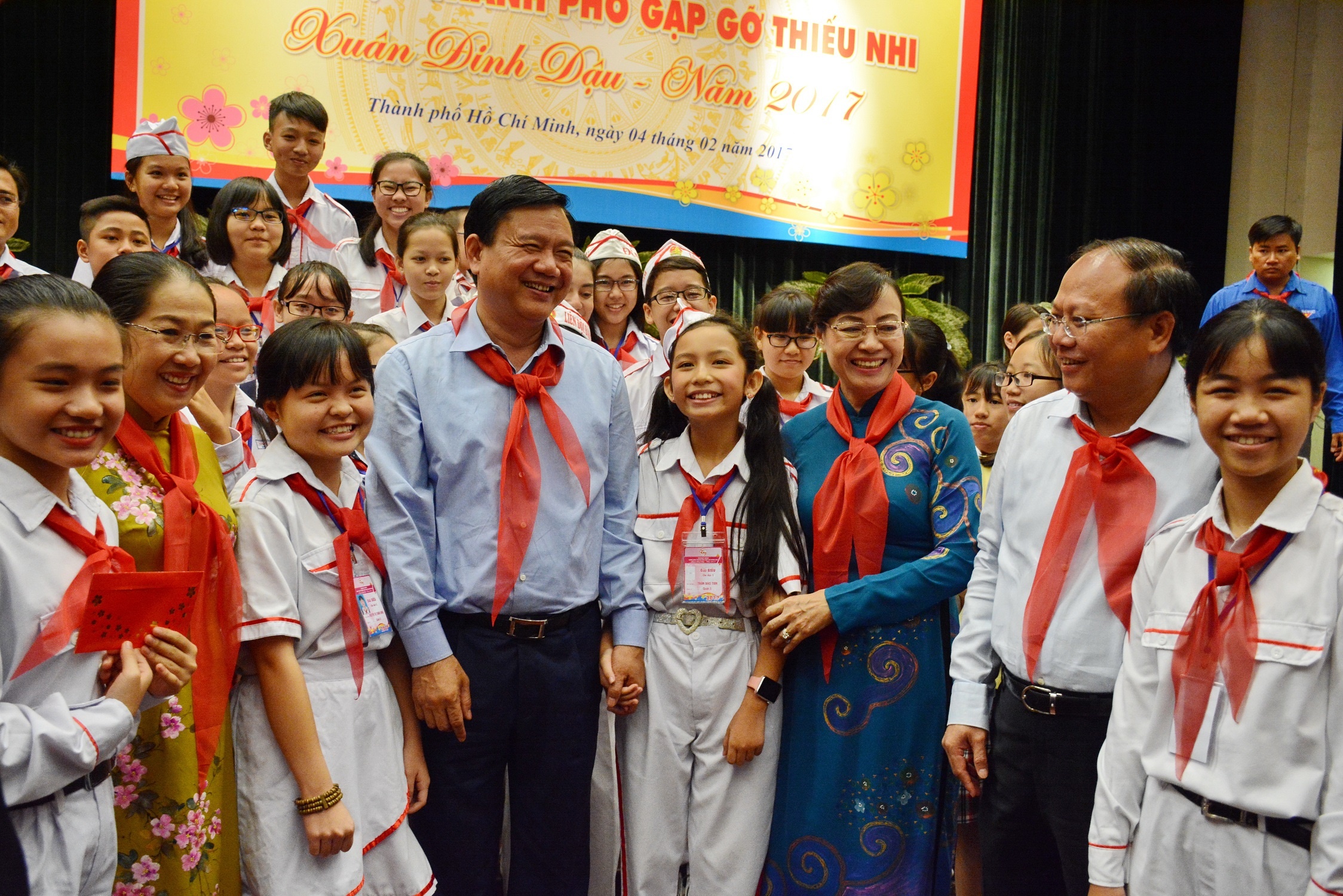 hoc sinh to bi quay roi tinh duc anh 2