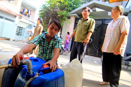 Bi thu Thang: 'Phai giam gia nuoc sach cho nguoi dan' hinh anh