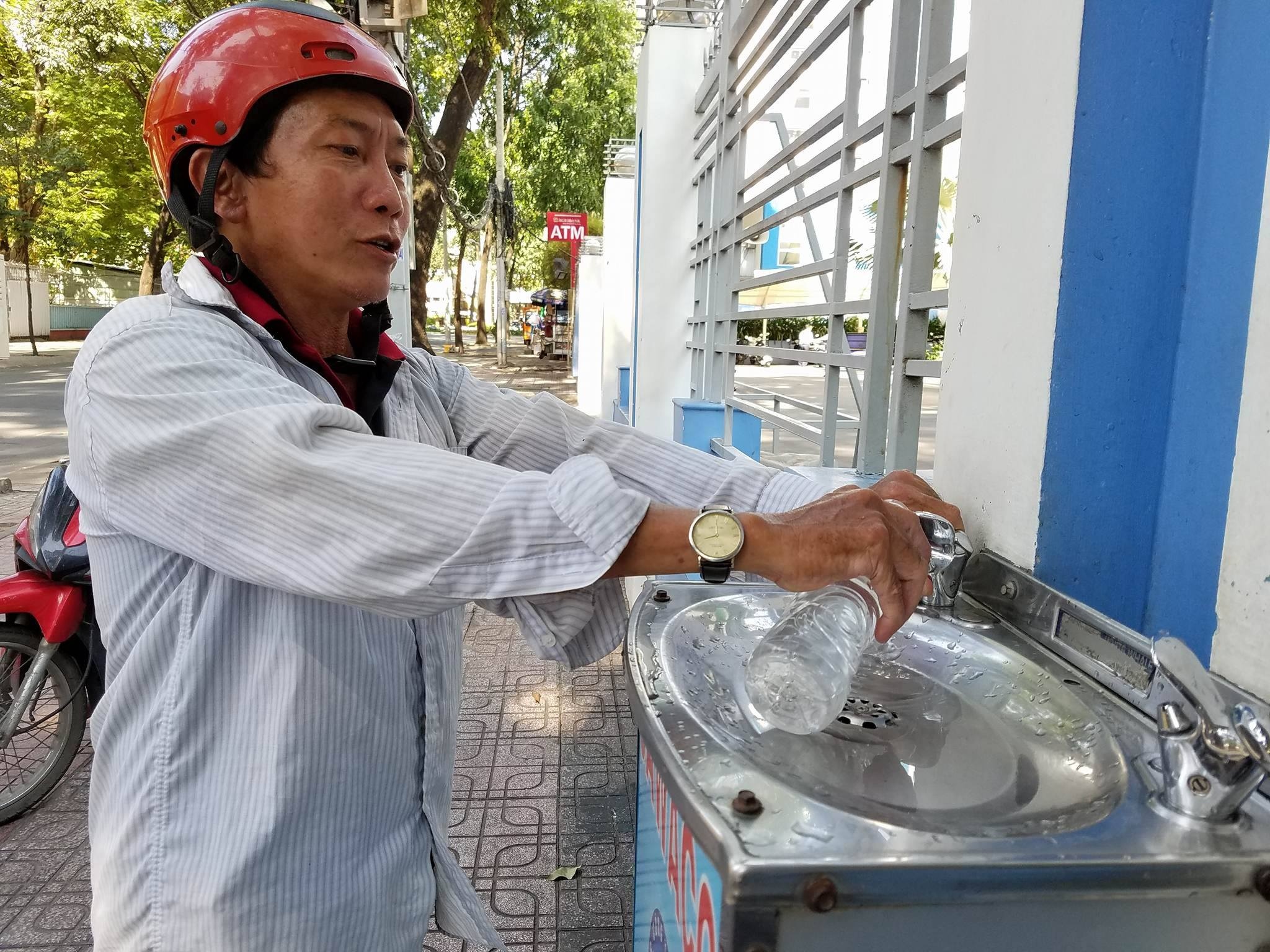 Quan 1 muon lap 8 tru nuoc sach cong cong phuc vu nguoi dan hinh anh