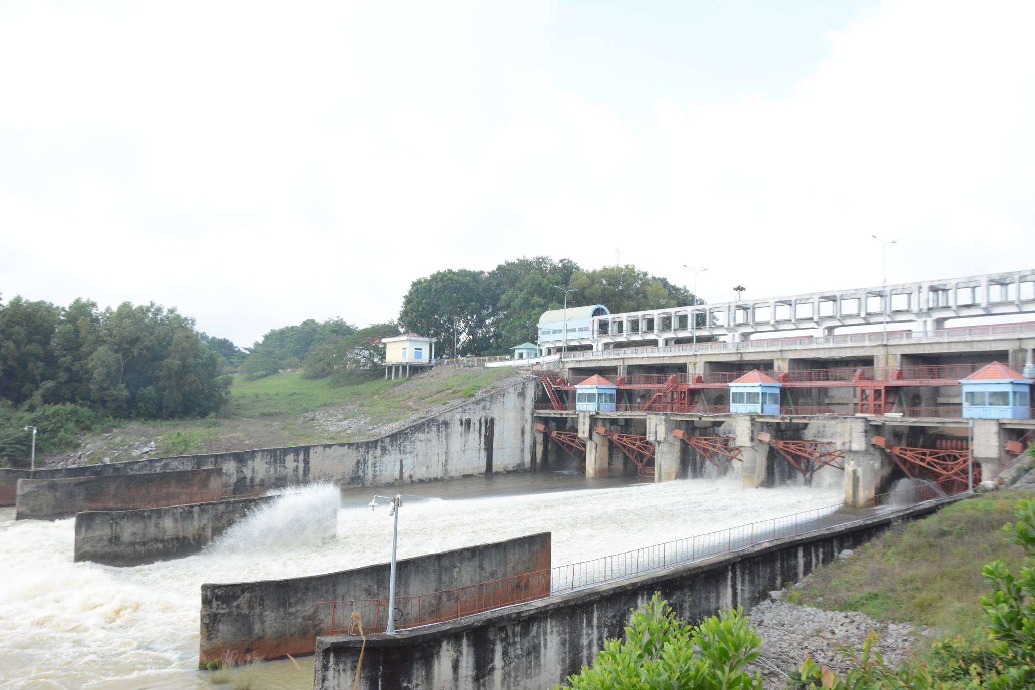 Bi thu Thang thi sat Dau Tieng anh 2