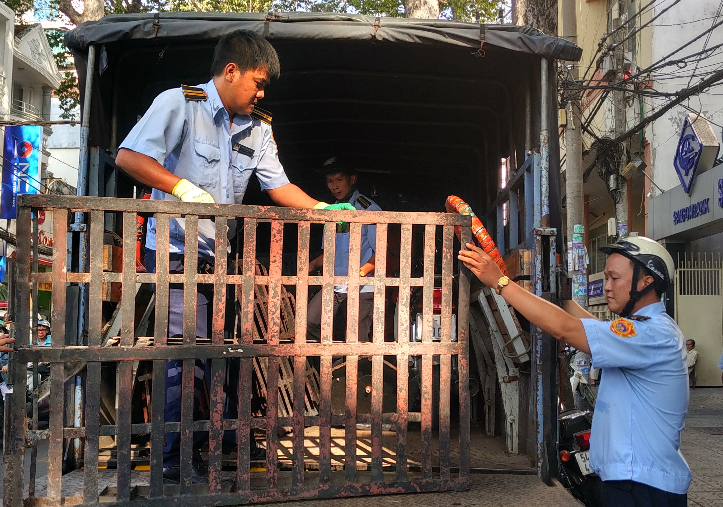 Xu phat lan chiem via he hinh anh