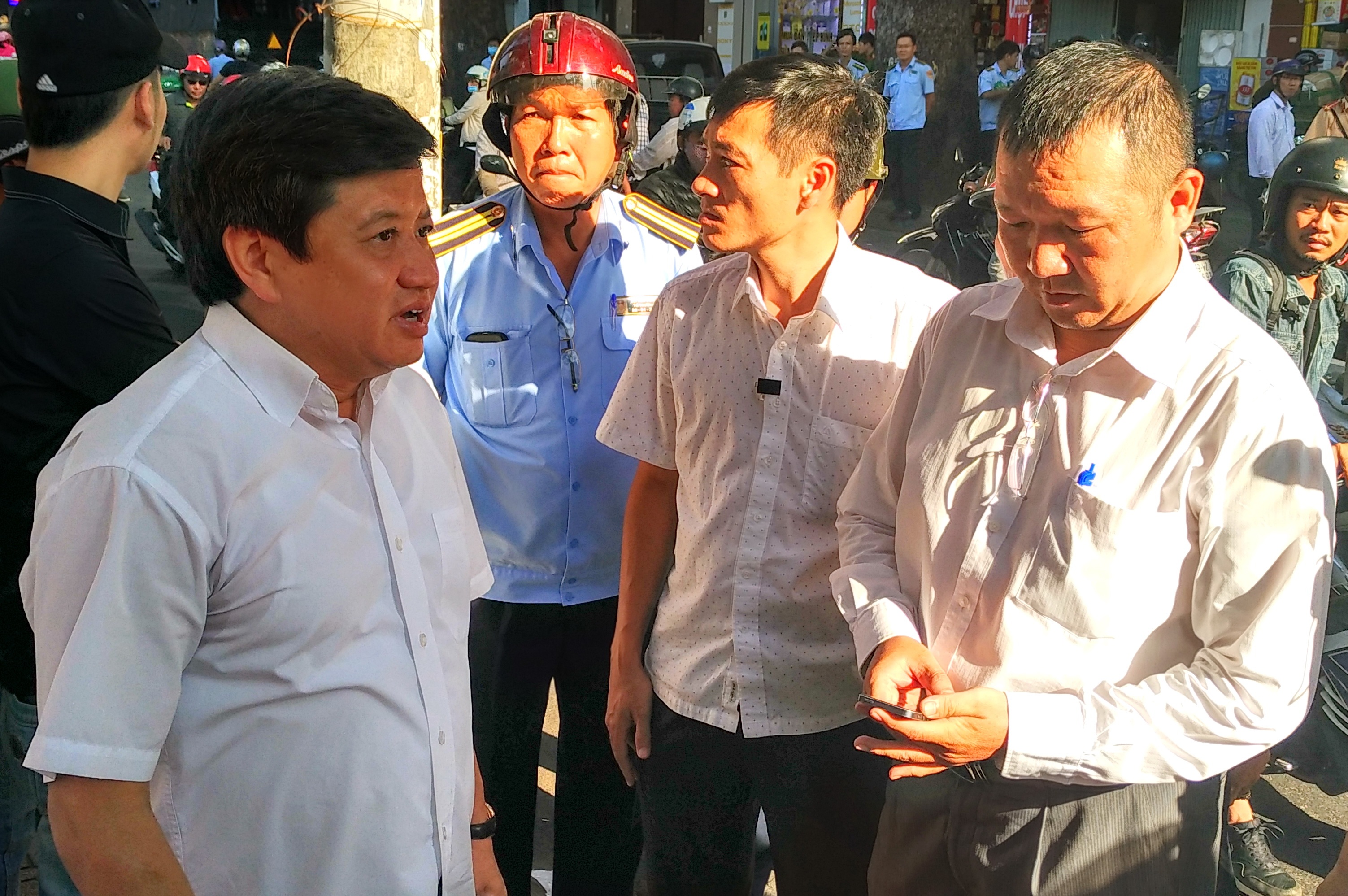 Giành lại vỉa hè Sài Gòn ảnh 1 Gianh lai via he Sai Gon anh 1