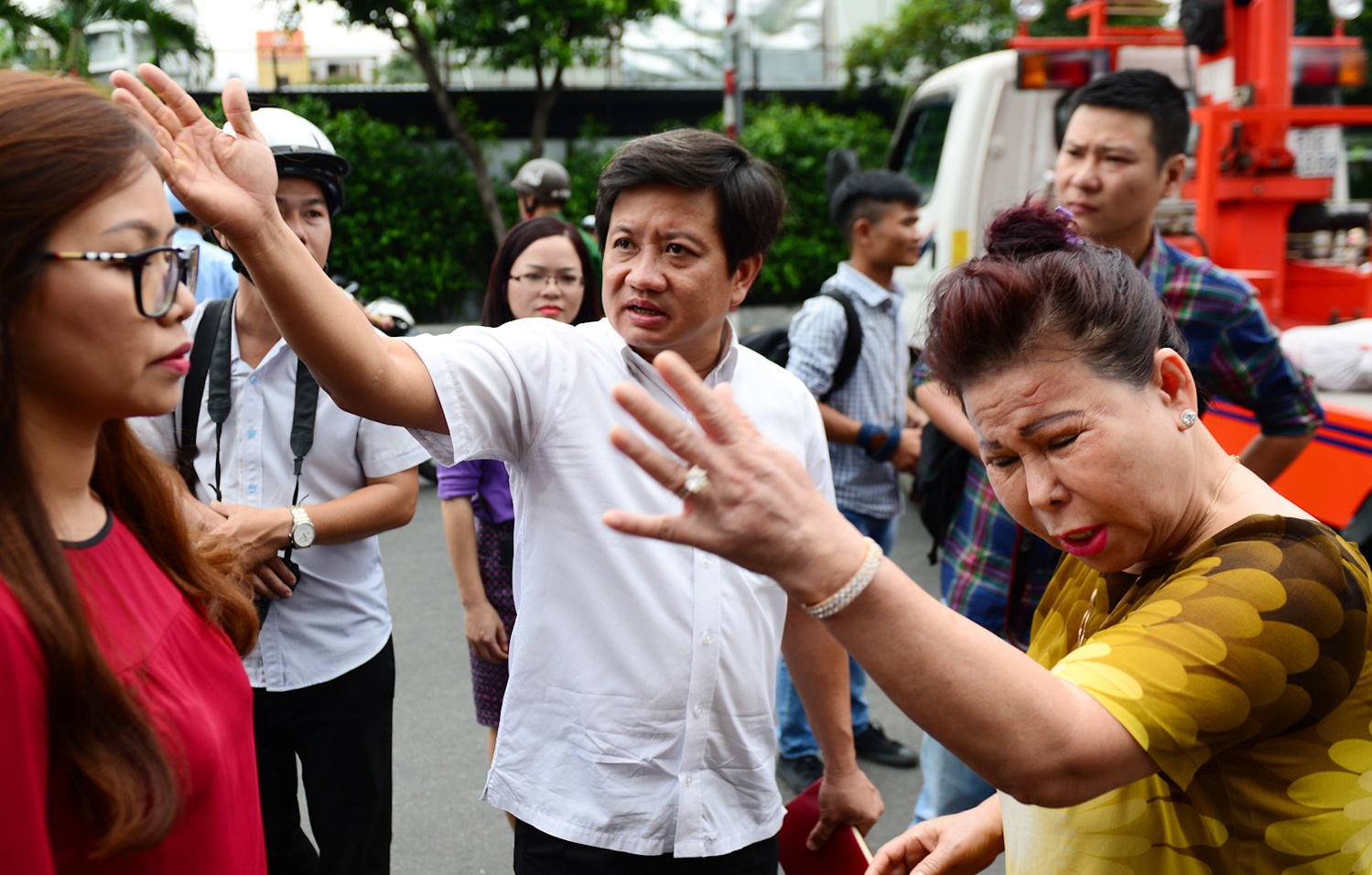 Pho chu tich quan 1: 'Khong danh trong bo dui, de noi tieng' hinh anh