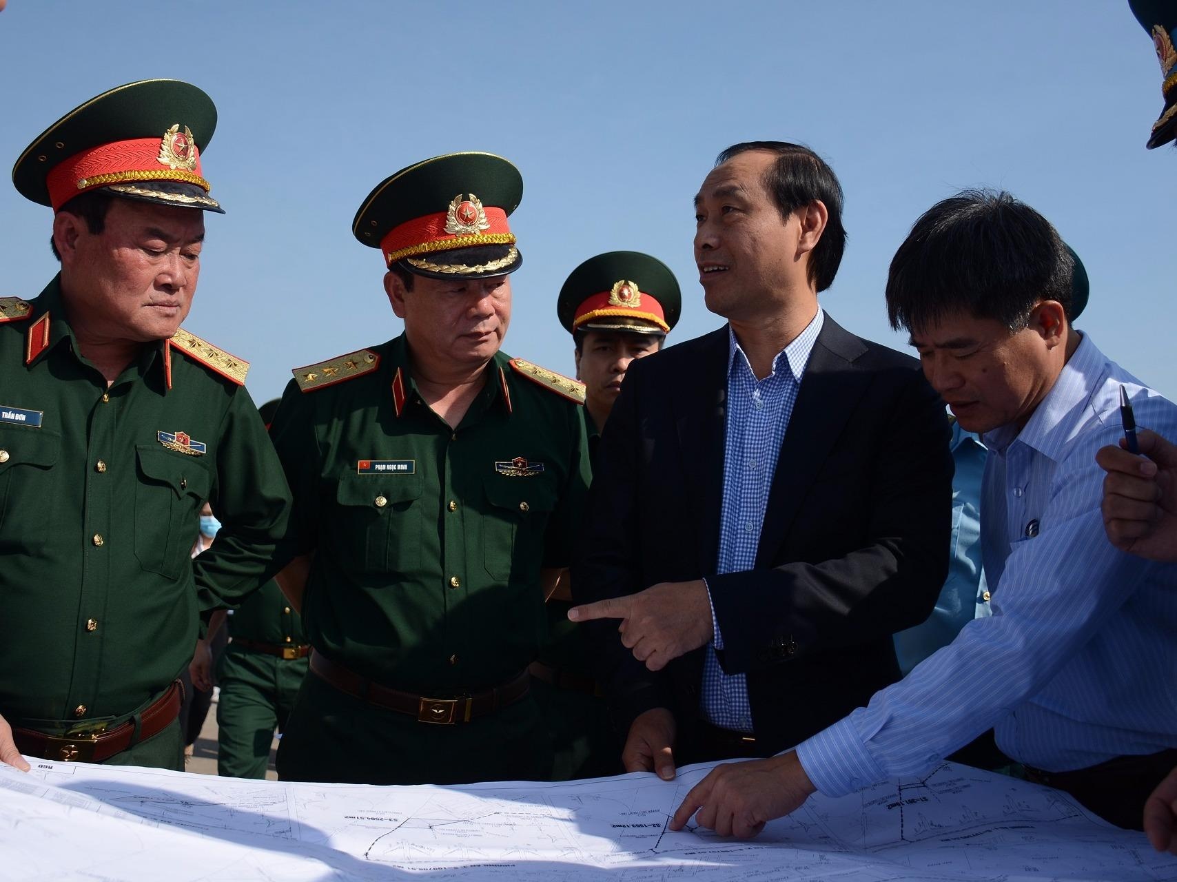 Quan doi cho muon 20 ha dat de giam tac nghen Tan Son Nhat hinh anh