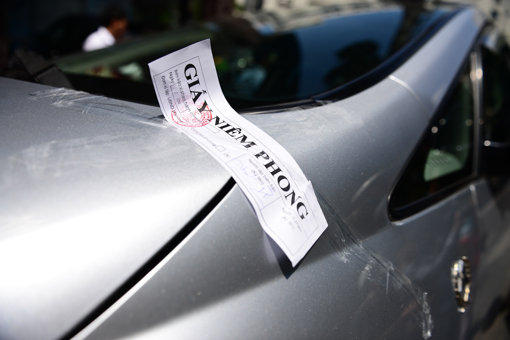 phat xe bien so xanh anh 9