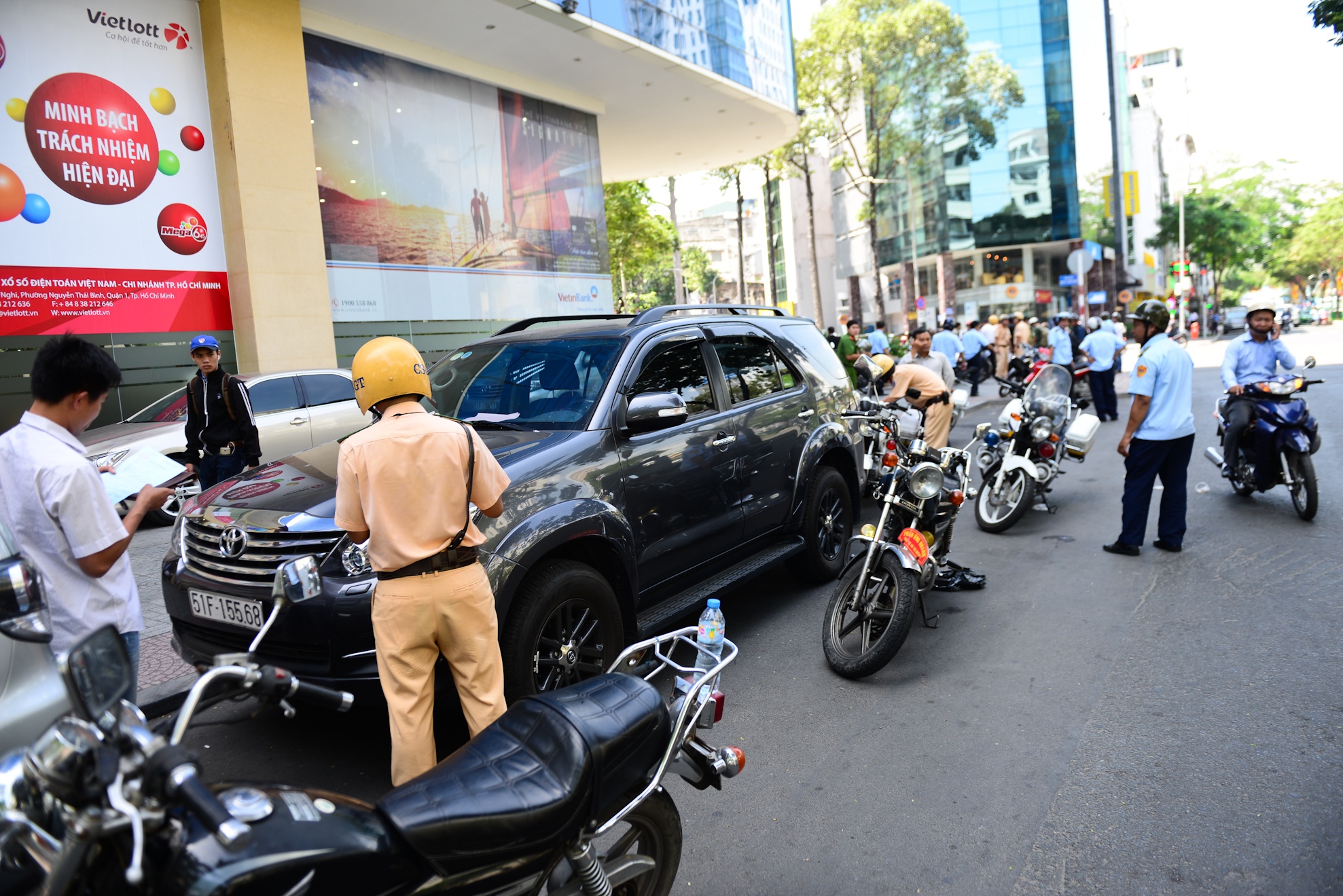 phat xe bien so xanh anh 5