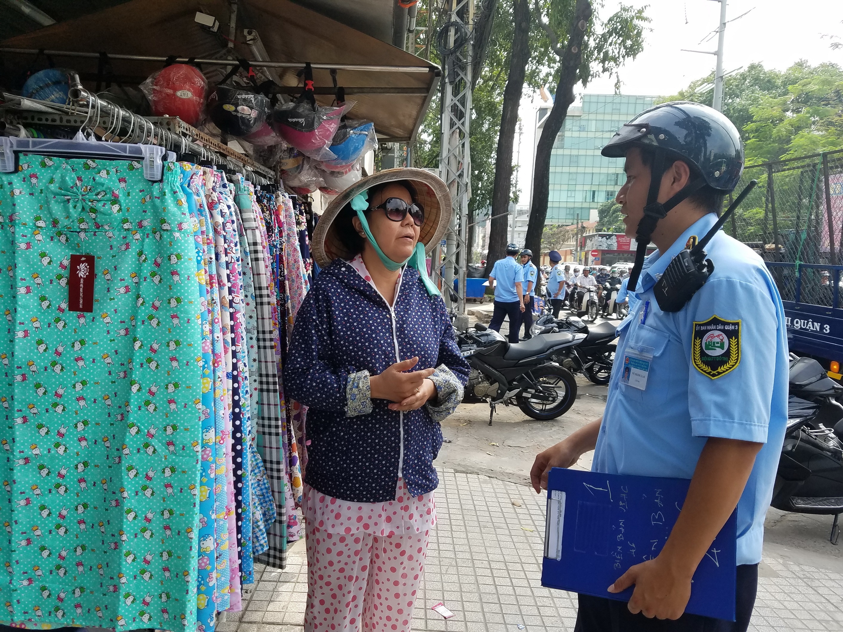 Quận 3 dẹp vỉa hè ảnh 1 Quan 3 dep via he anh 1