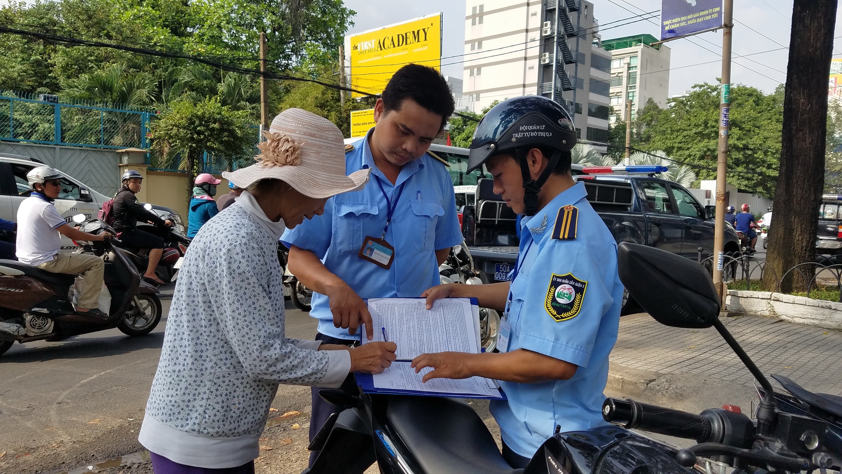 Quận 3 dẹp vỉa hè ảnh 2 Quan 3 dep via he anh 2