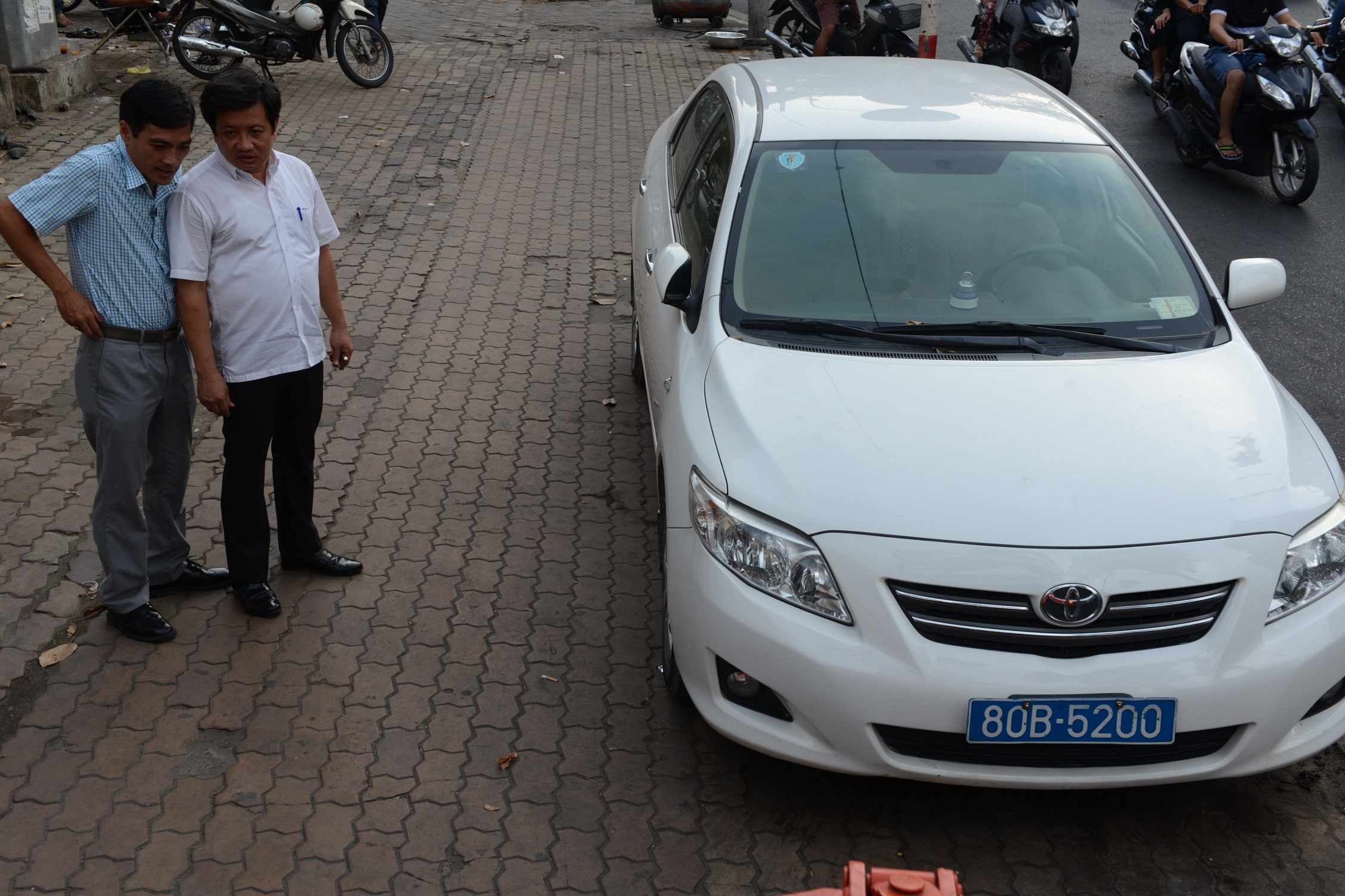 cau xe bien xanh dau trai phep anh 1