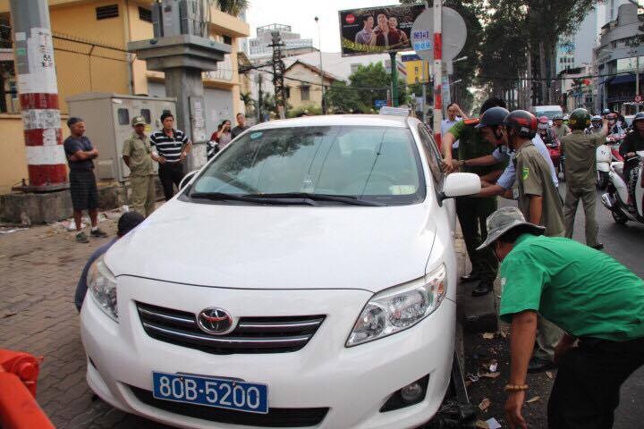 Cac oto bien xanh bi quan 1 lap bien ban da dong phat hinh anh