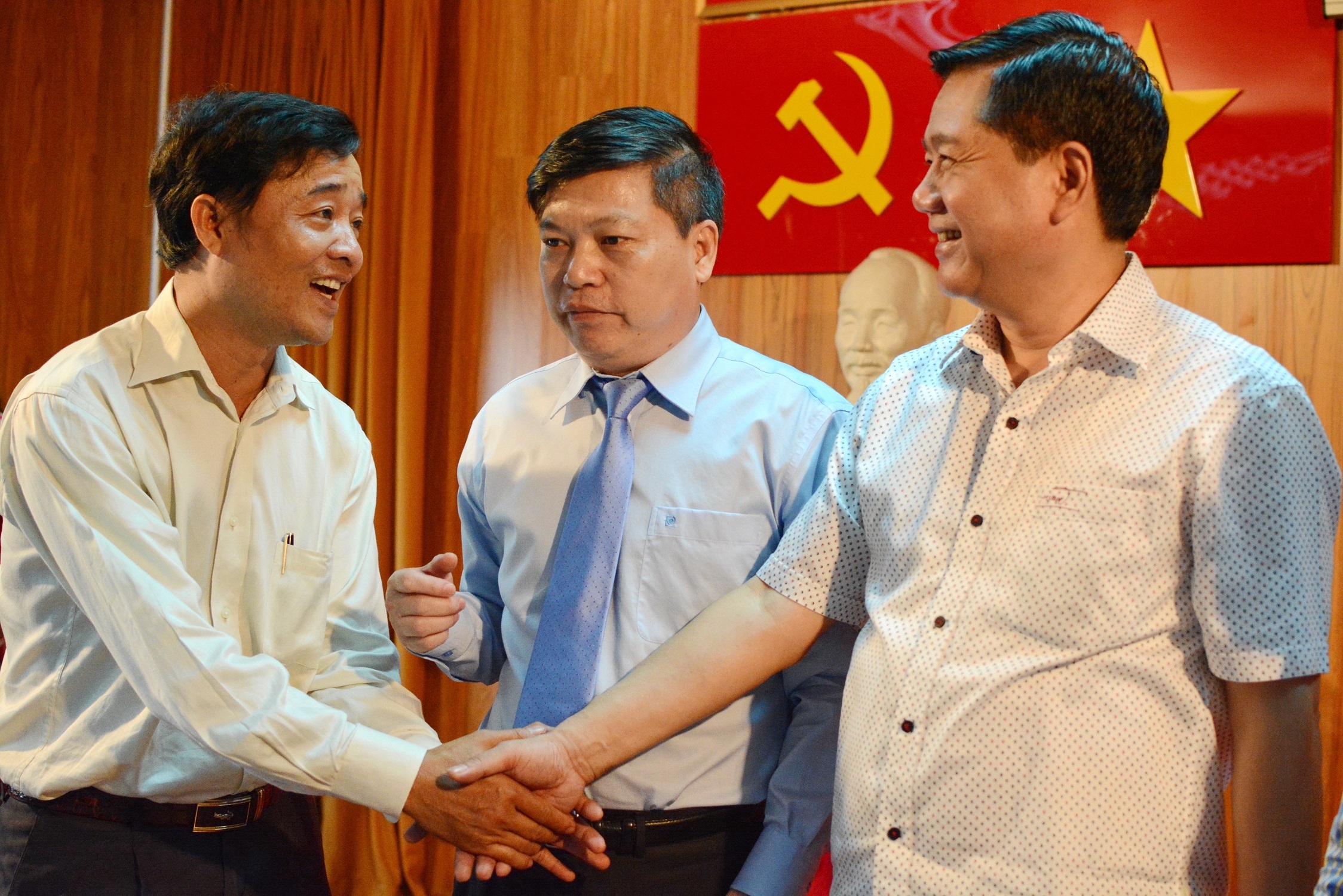 Bi thu Thang: Hat cai luong co nhat thiet la tien si? hinh anh