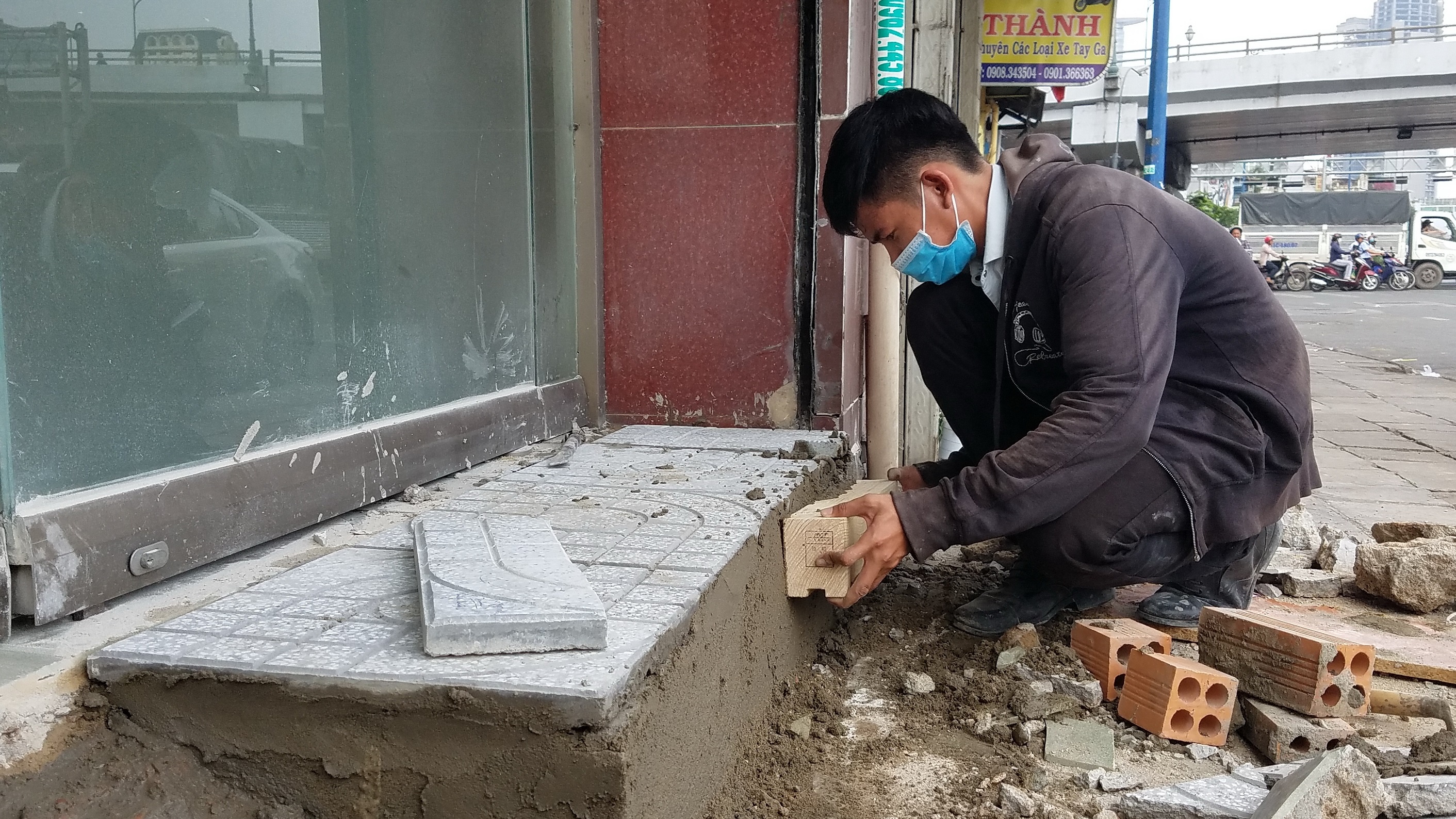 người dân tự tháo dỡ vỉa hè ảnh 2 nguoi dan tu thao do via he anh 2