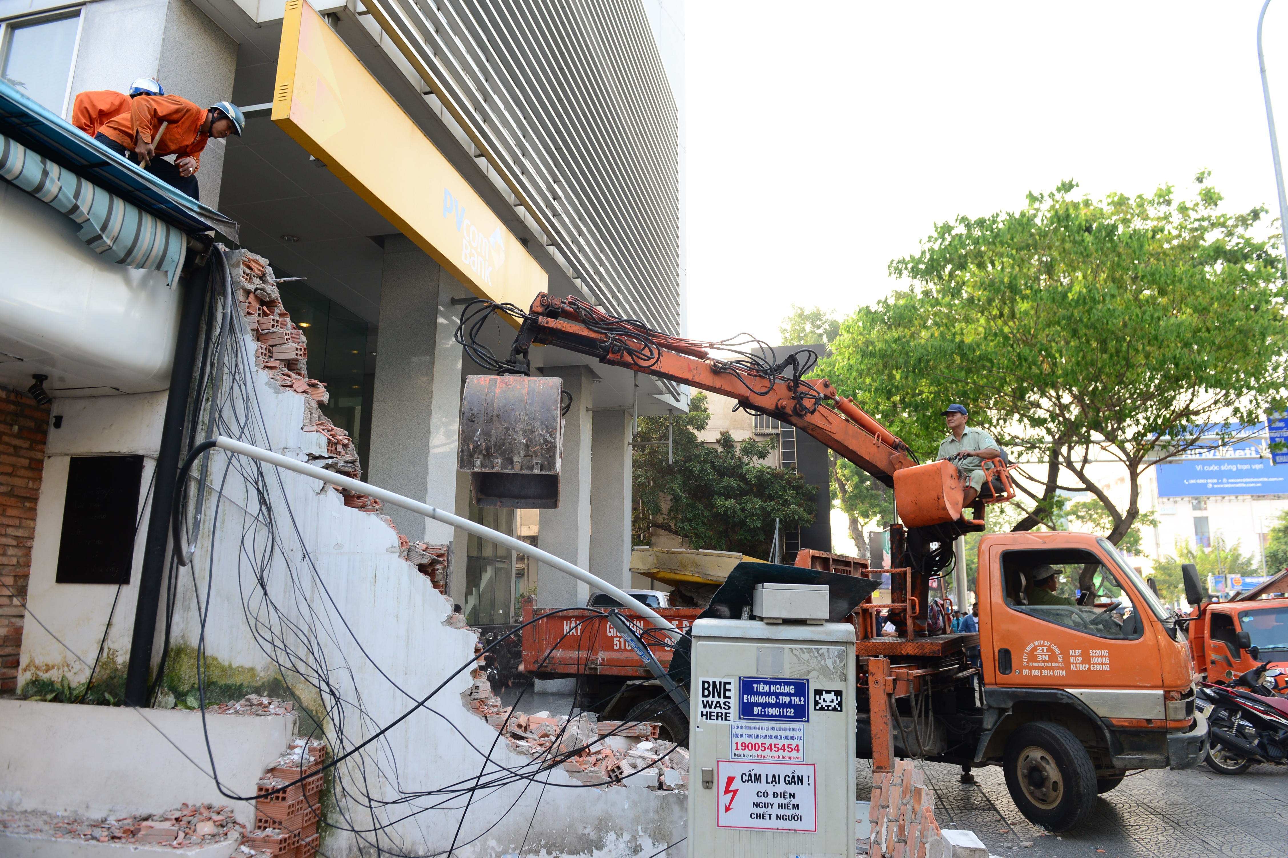 dap hang loat bo tuong anh 7