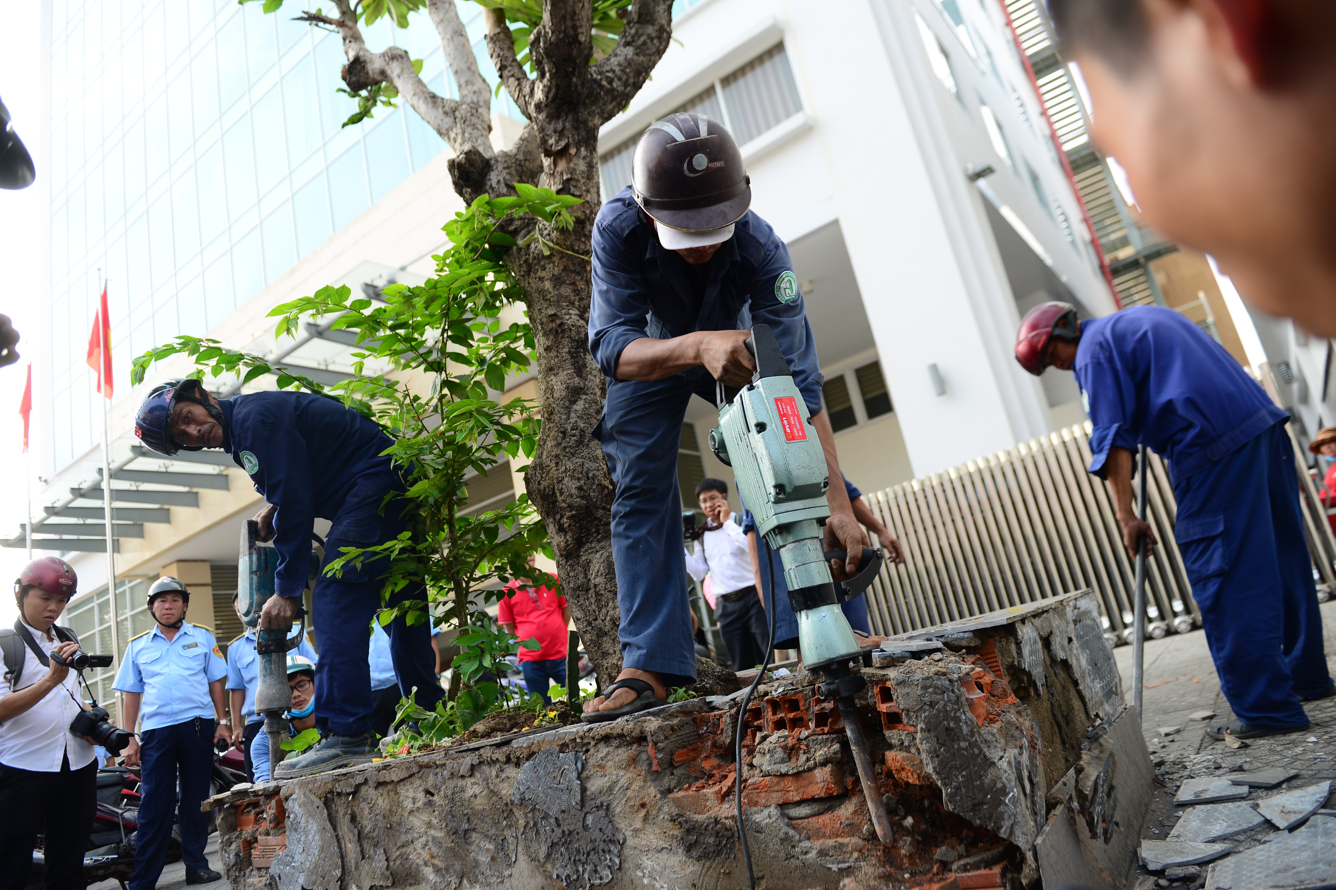 dap hang loat bo tuong anh 2