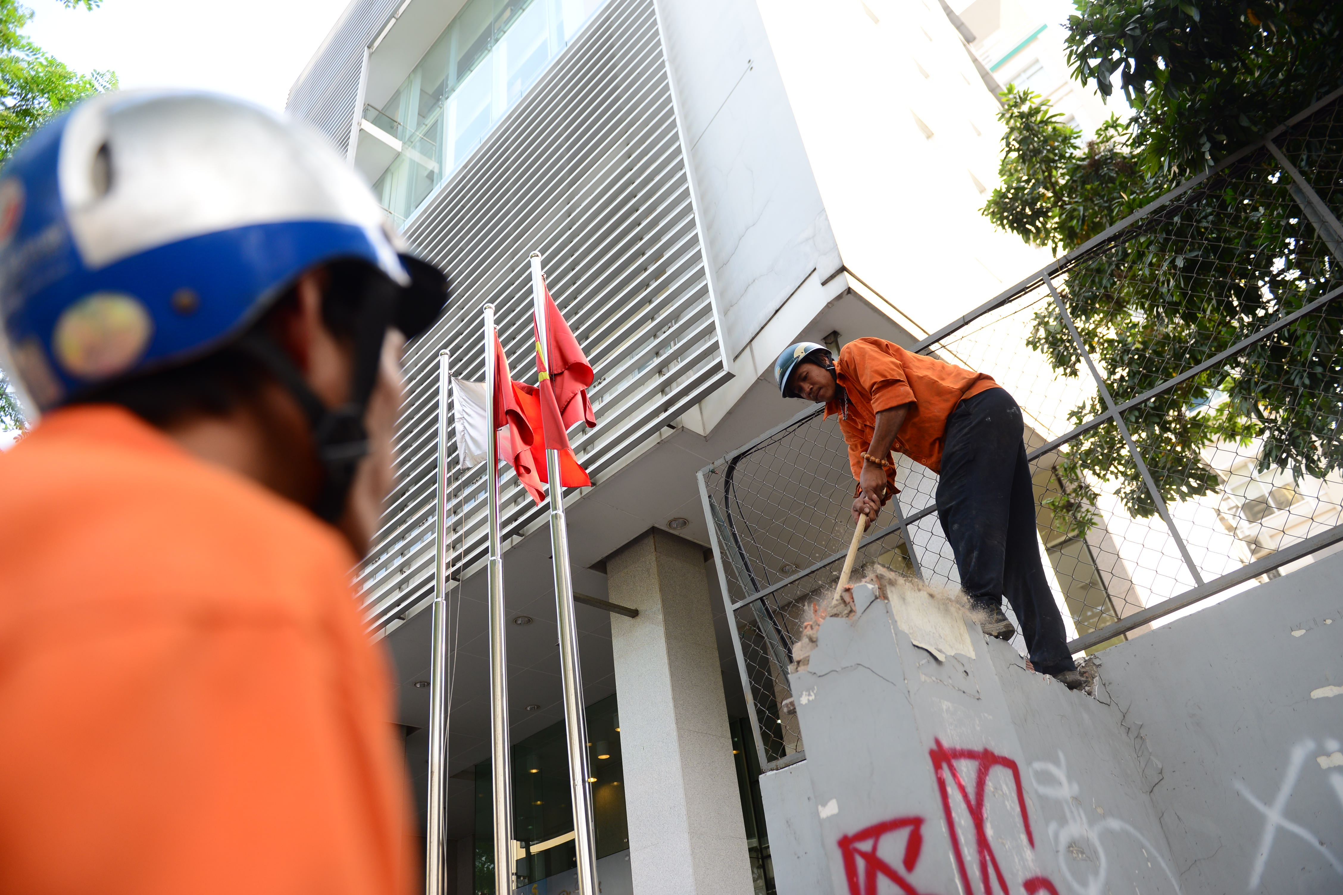 dap hang loat bo tuong anh 5