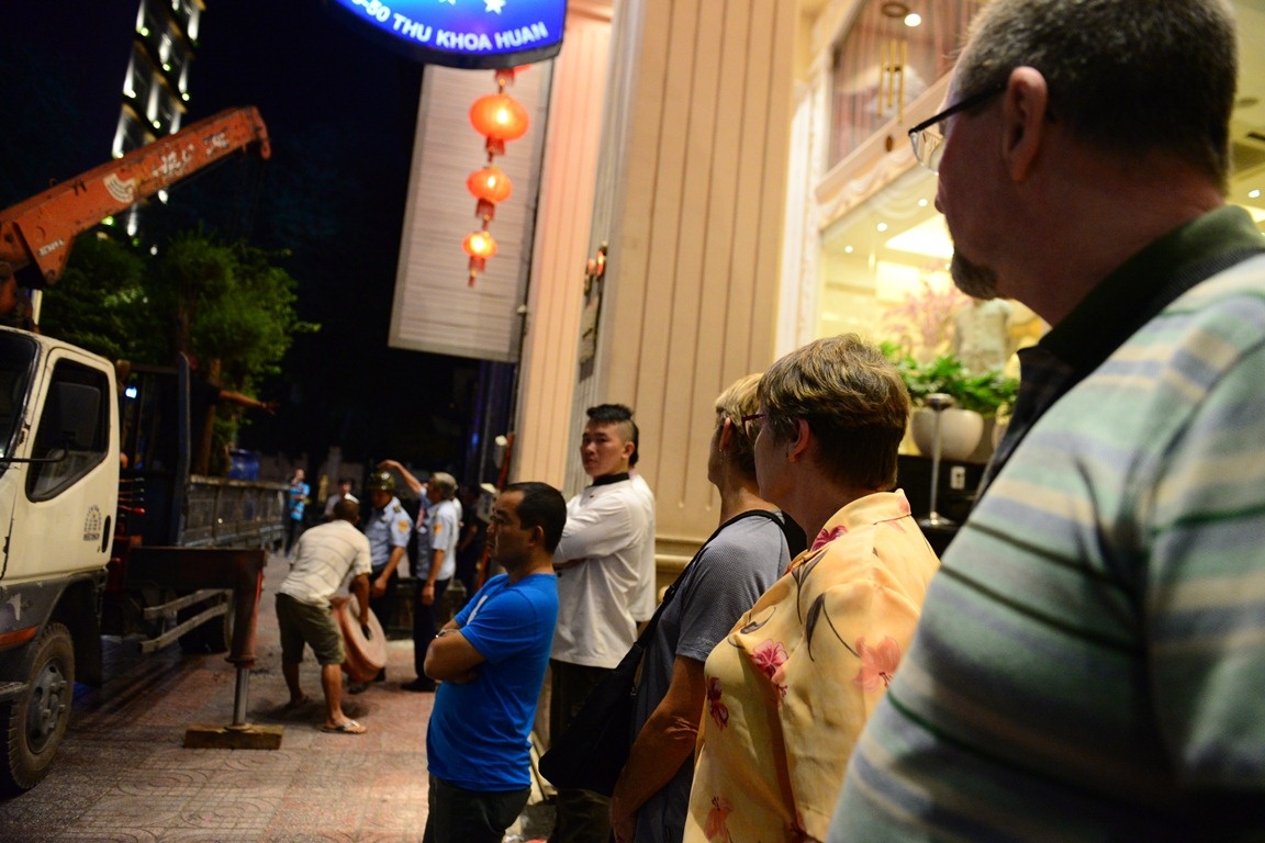 dep cay canh truoc khach san anh 8