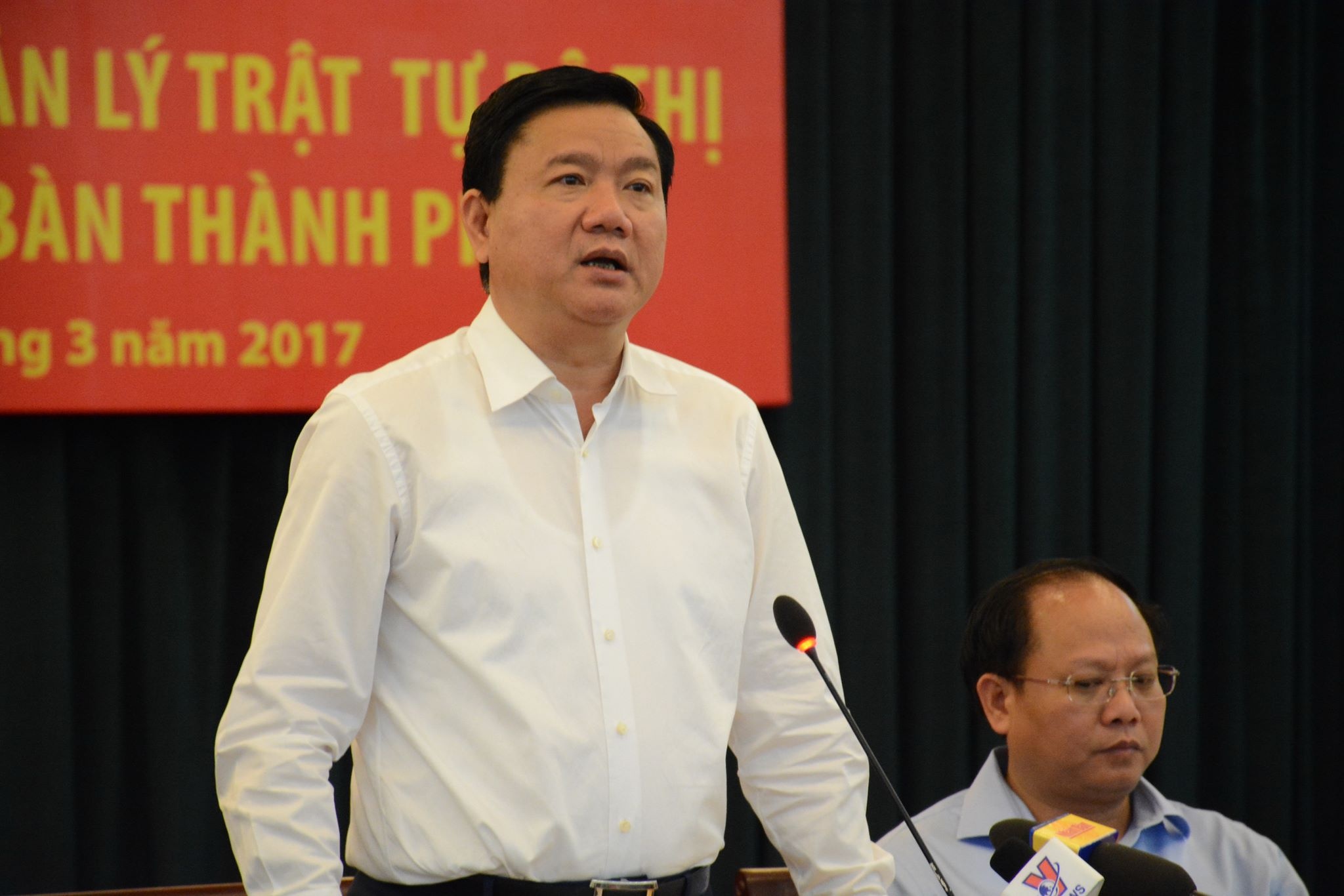 Bi thu Thang: De tai lan chiem via he, dieu lanh dao di lam viec khac hinh anh