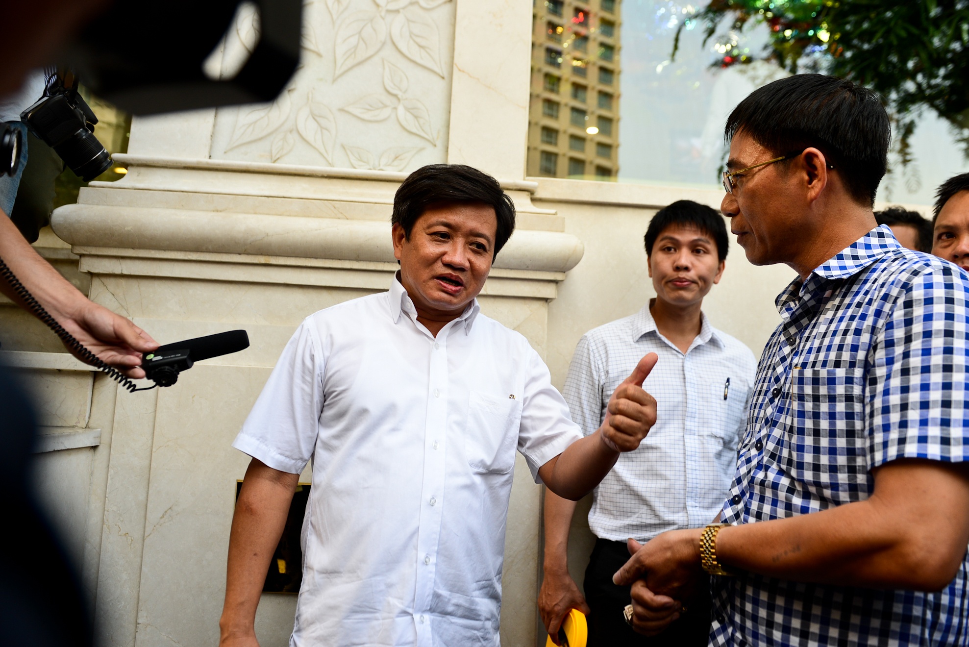 Ong Hai dung xuong duong anh 2