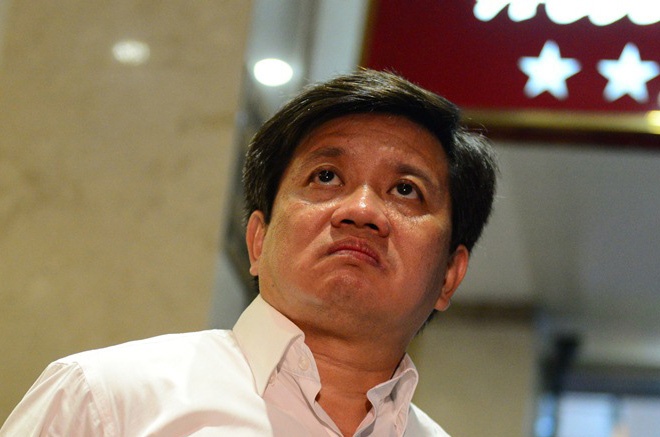 Ong Doan Ngoc Hai tam dung xuong duong dep via he quan 1 hinh anh