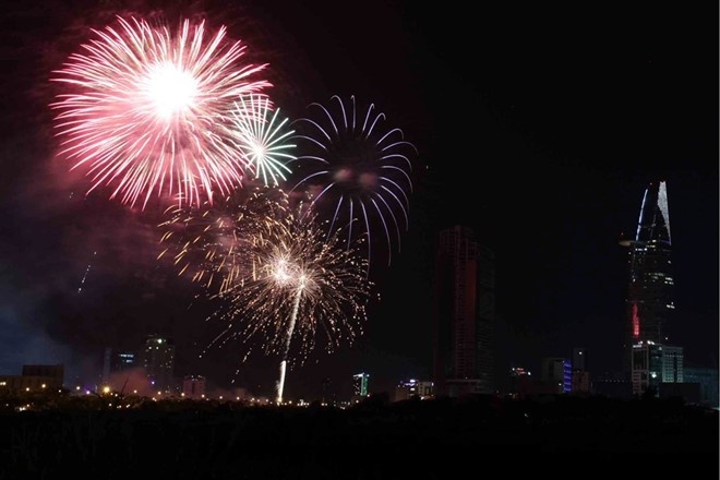 TP.HCM sap ban phao hoa ket hop trinh dien anh sang nghe thuat hinh anh