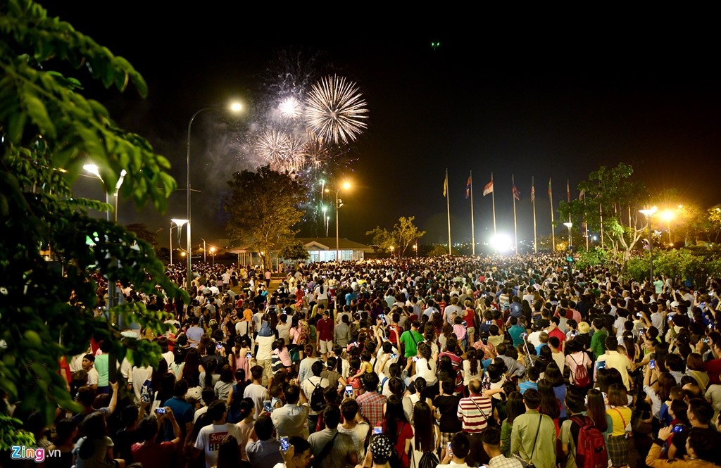 Sai Gon ban phao hoa anh 1