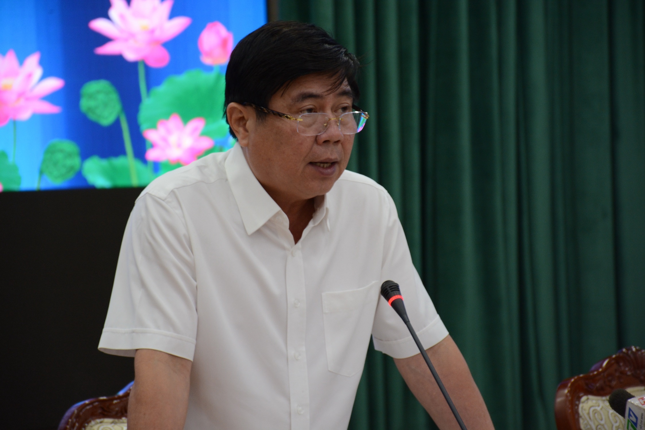 chu tich UBND khen quan 1 anh 1