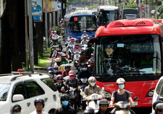 Lan duong rieng cho xe buyt Sai Gon chua biet bao gio trien khai hinh anh