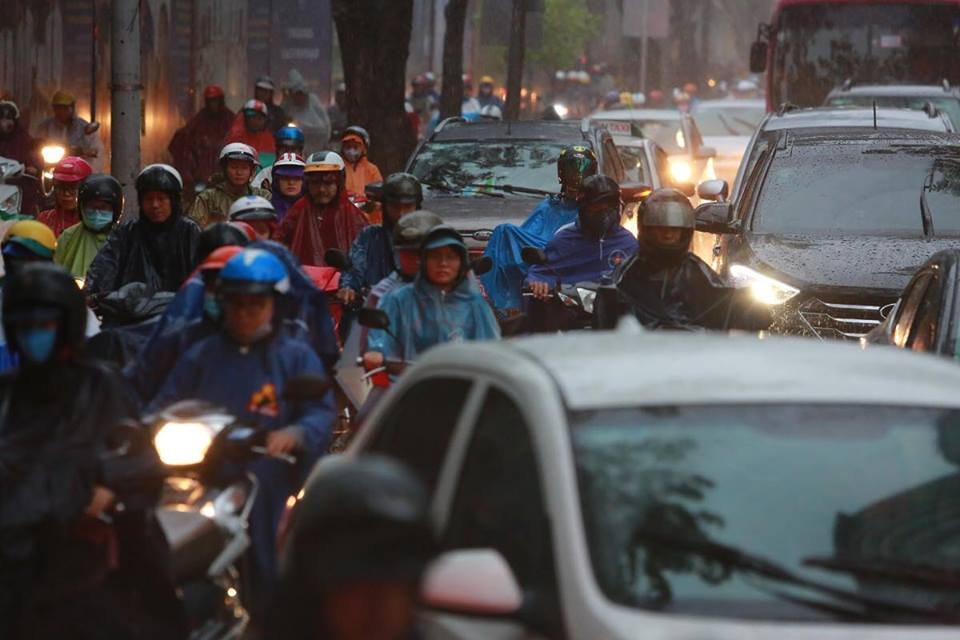 Sai Gon mua lon, nhieu tuyen duong ngap nang hinh anh