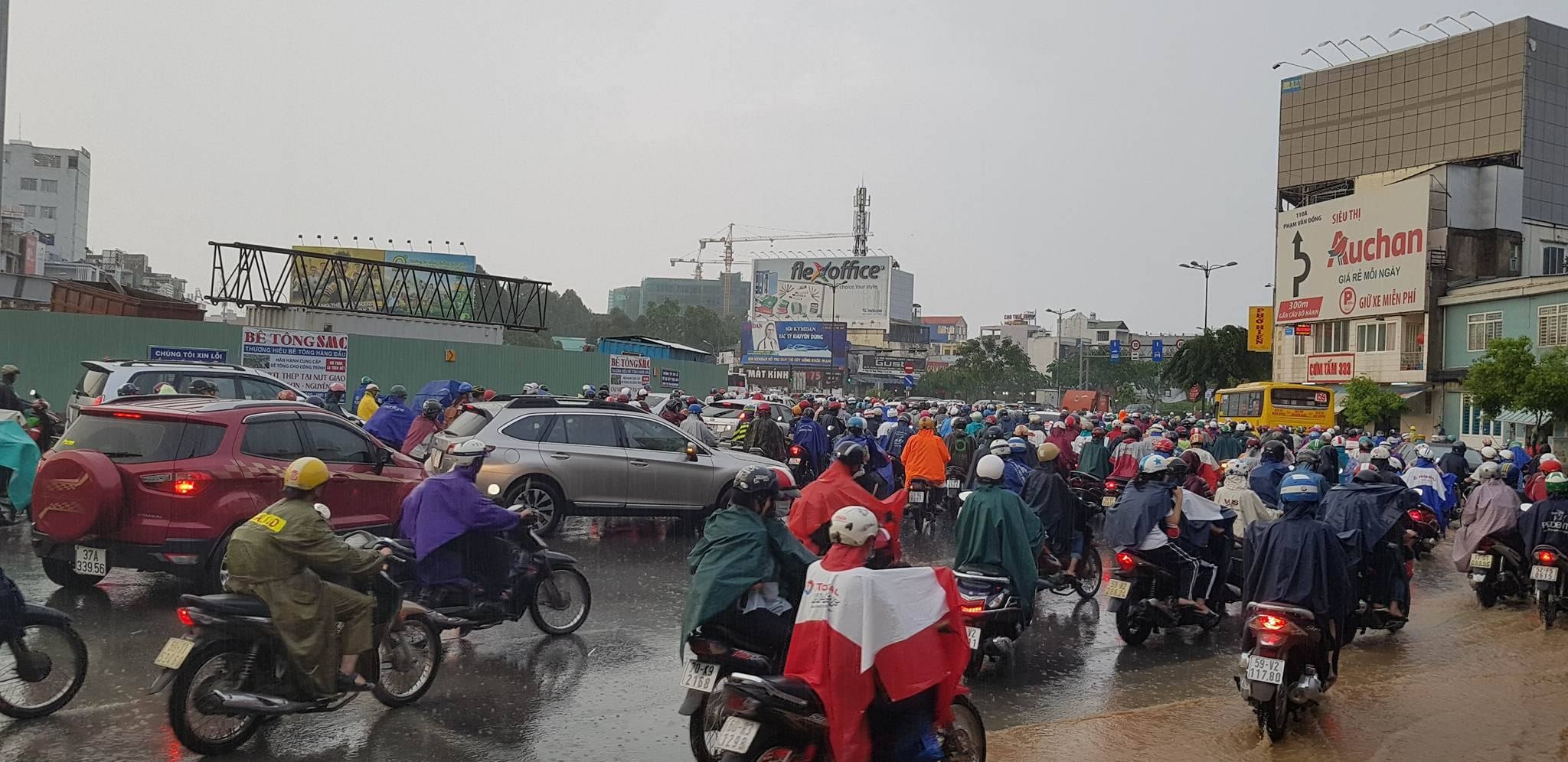 mua lon o Sai Gon anh 3