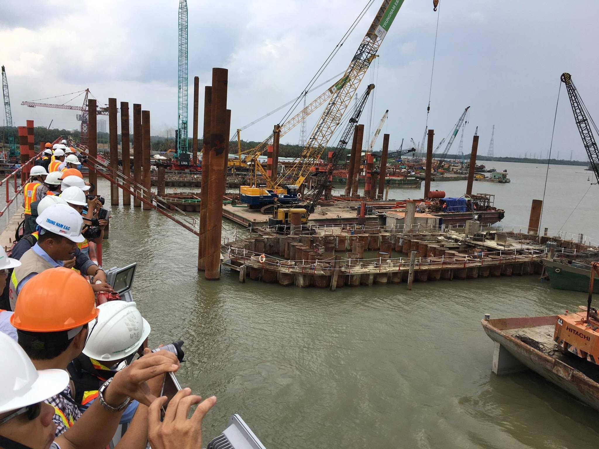 Bi thu Nhan thi sat chong ngap anh 2