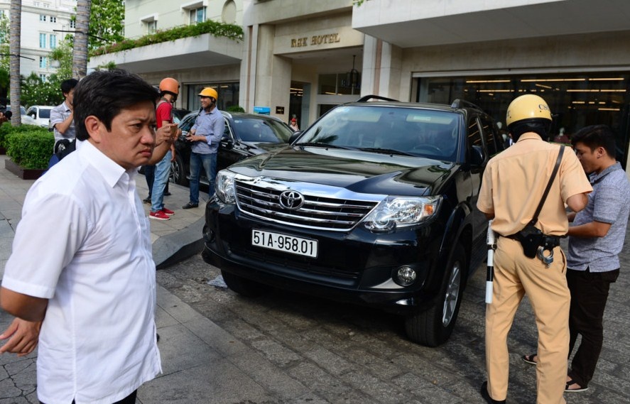Chu tich TP.HCM: 'Dep via he nhieu truong hop van con non nong' hinh anh