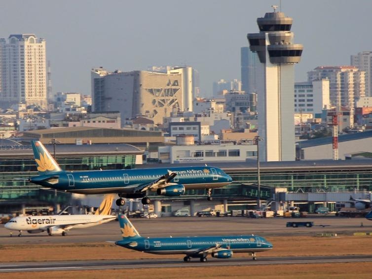 San bay Tan Son Nhat qua tai can tro phat trien kinh te hinh anh