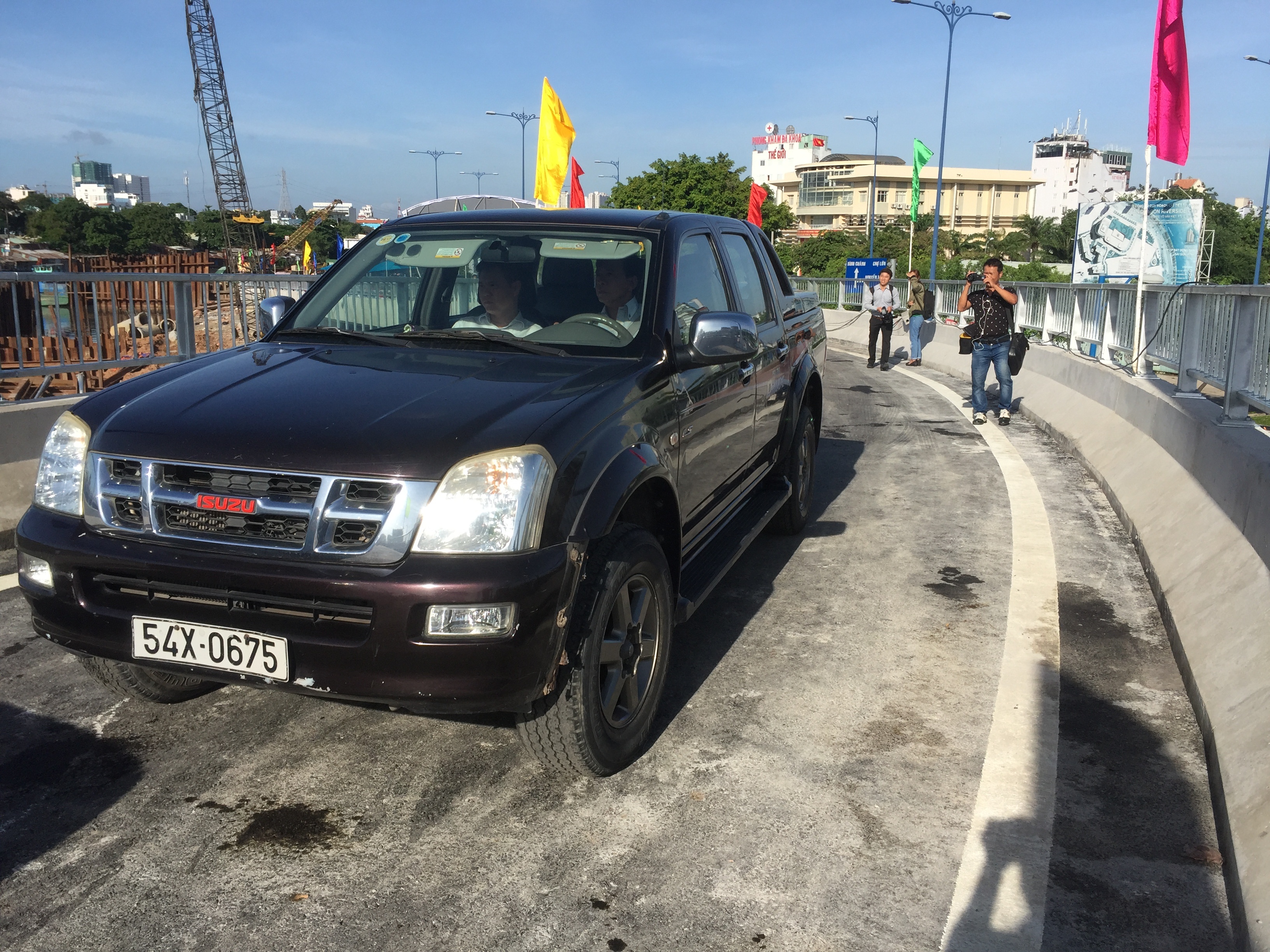 TP.HCM khanh thanh nhanh cau Nguyen Van Cu truoc 5 thang hinh anh