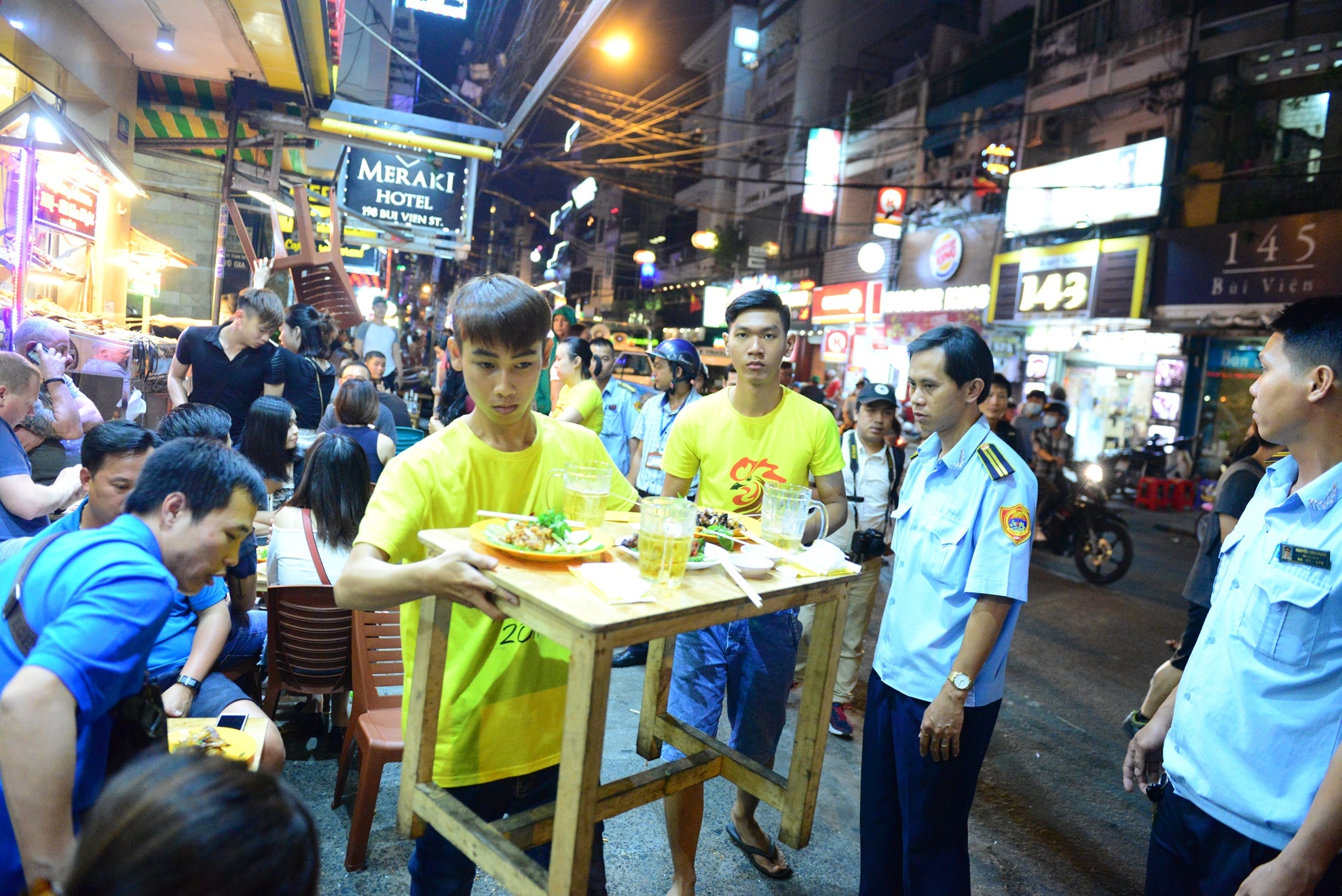 Pho chu tich TP.HCM: 'Dep via he khong phai de thu phi' hinh anh