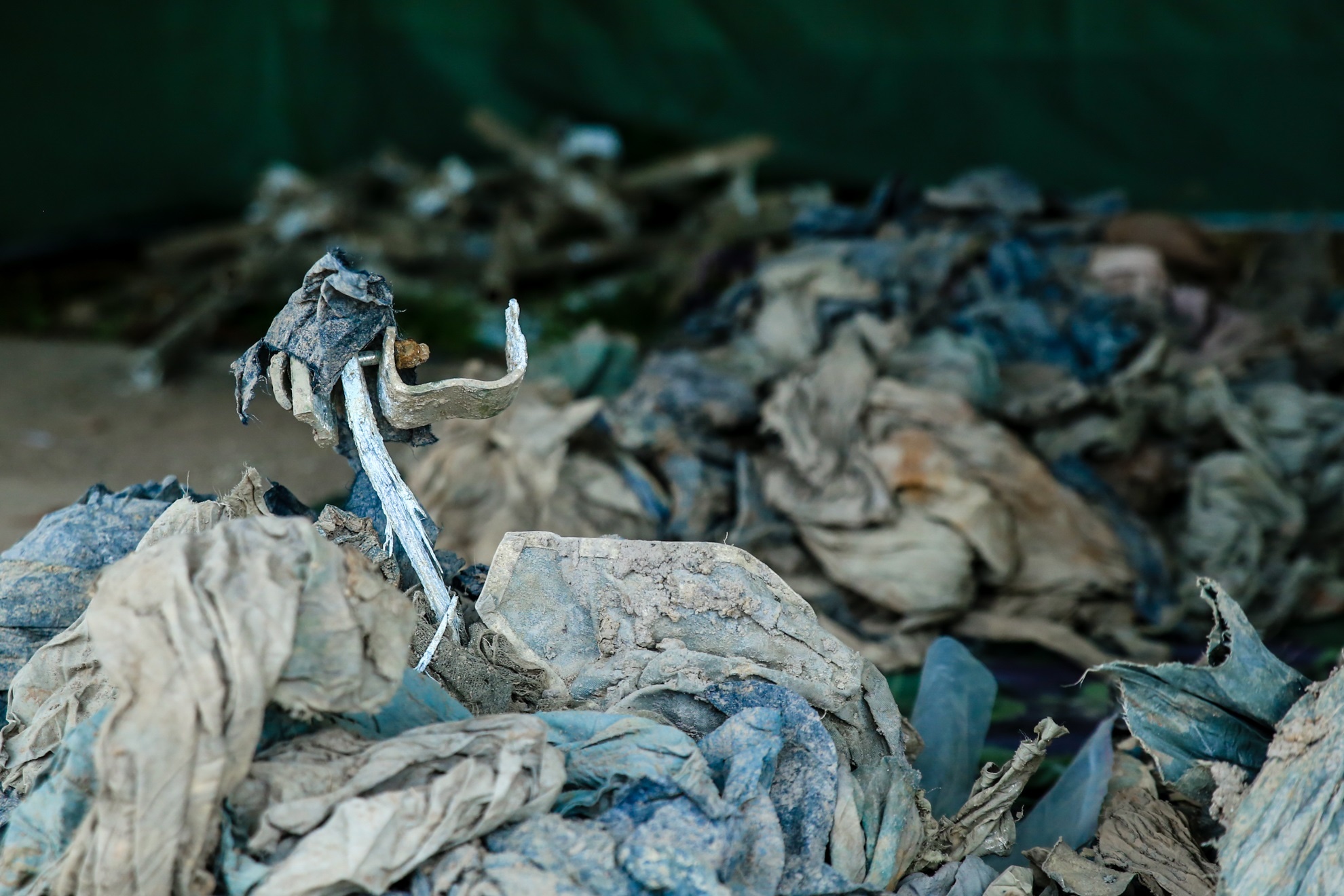 Nhieu di vat nghi cua liet si duoc tim thay o san bay Tan Son Nhat hinh anh