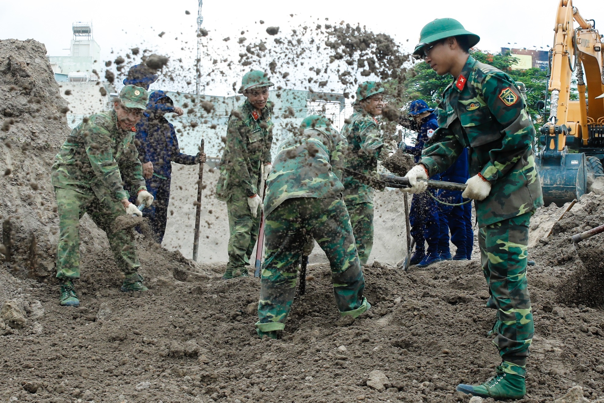 tim hai cot o Tan Son Nhat anh 8