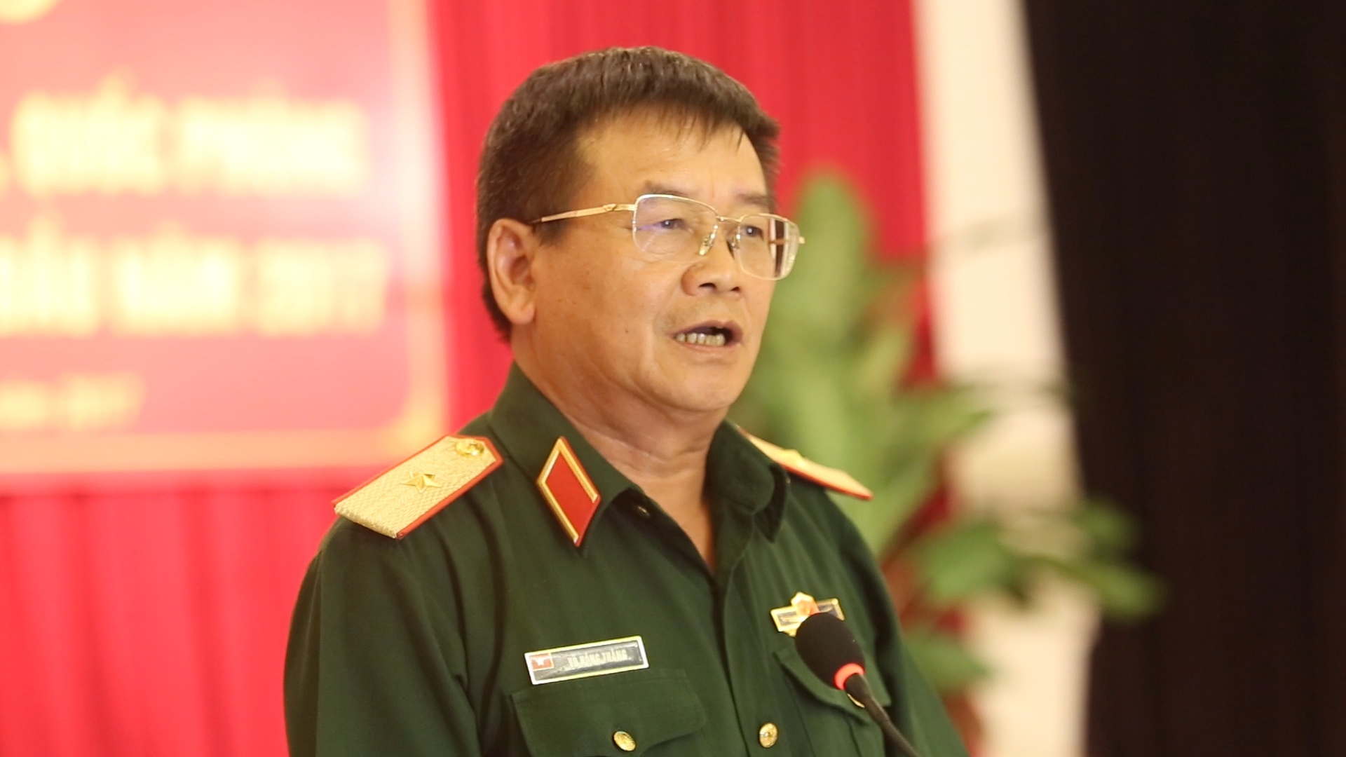 Cuc truong Cuc kinh te Quoc phong tra loi tai buoi hop bao hinh anh