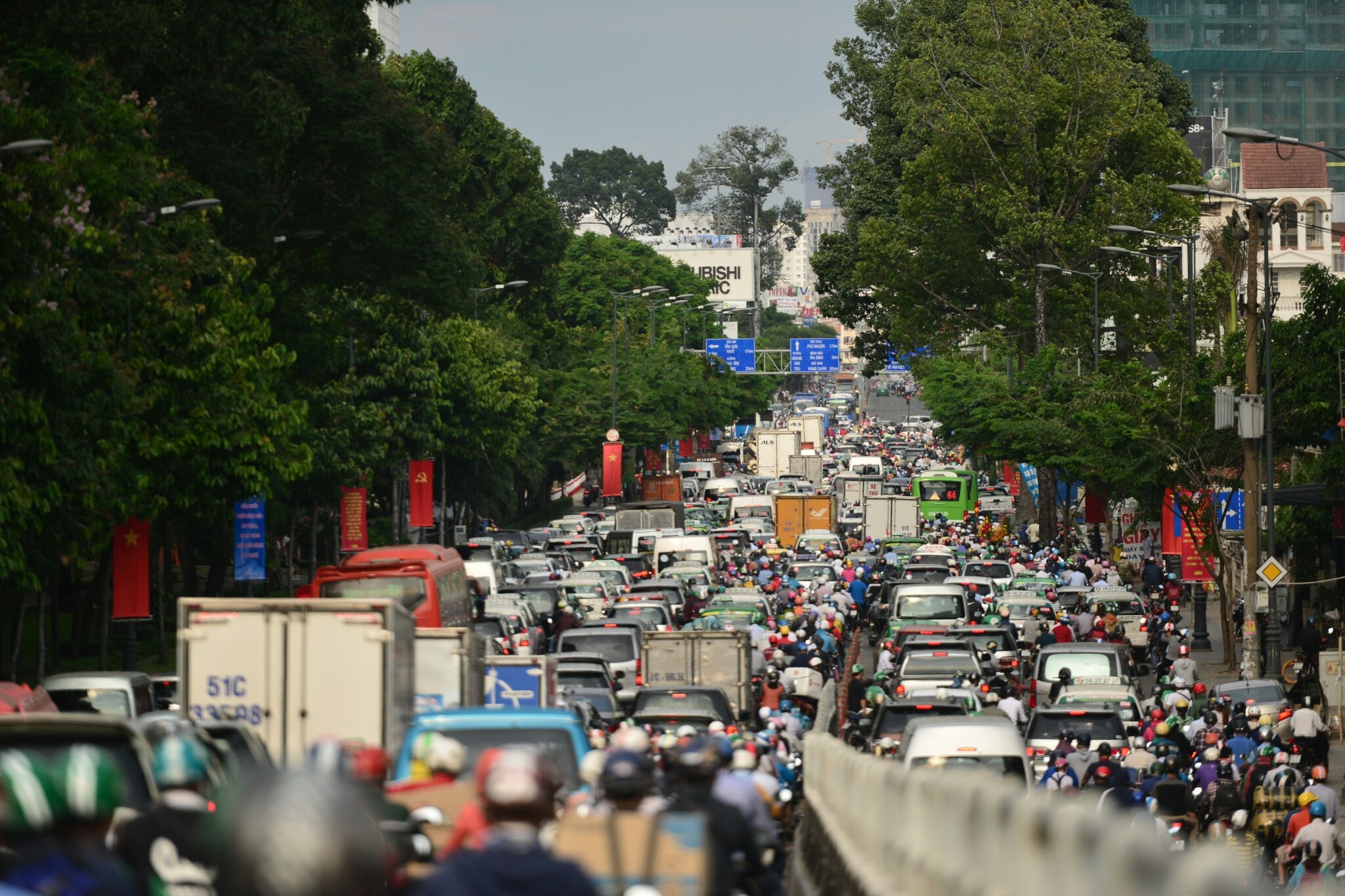 Giai bai toan ket xe o Tan Son Nhat the nao? hinh anh