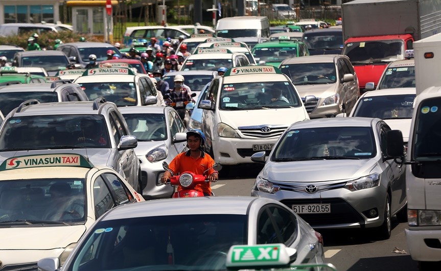 Tai nan, mat dien cung luc khien cua ngo san bay Tan Son Nhat te liet hinh anh