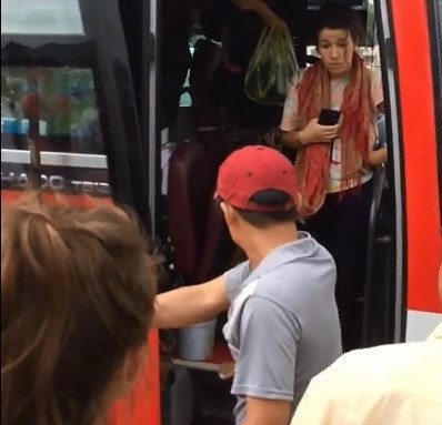 Vu duoi khach Tay xuong xe o Nha Trang: Nhan vien chua duoc dao tao hinh anh