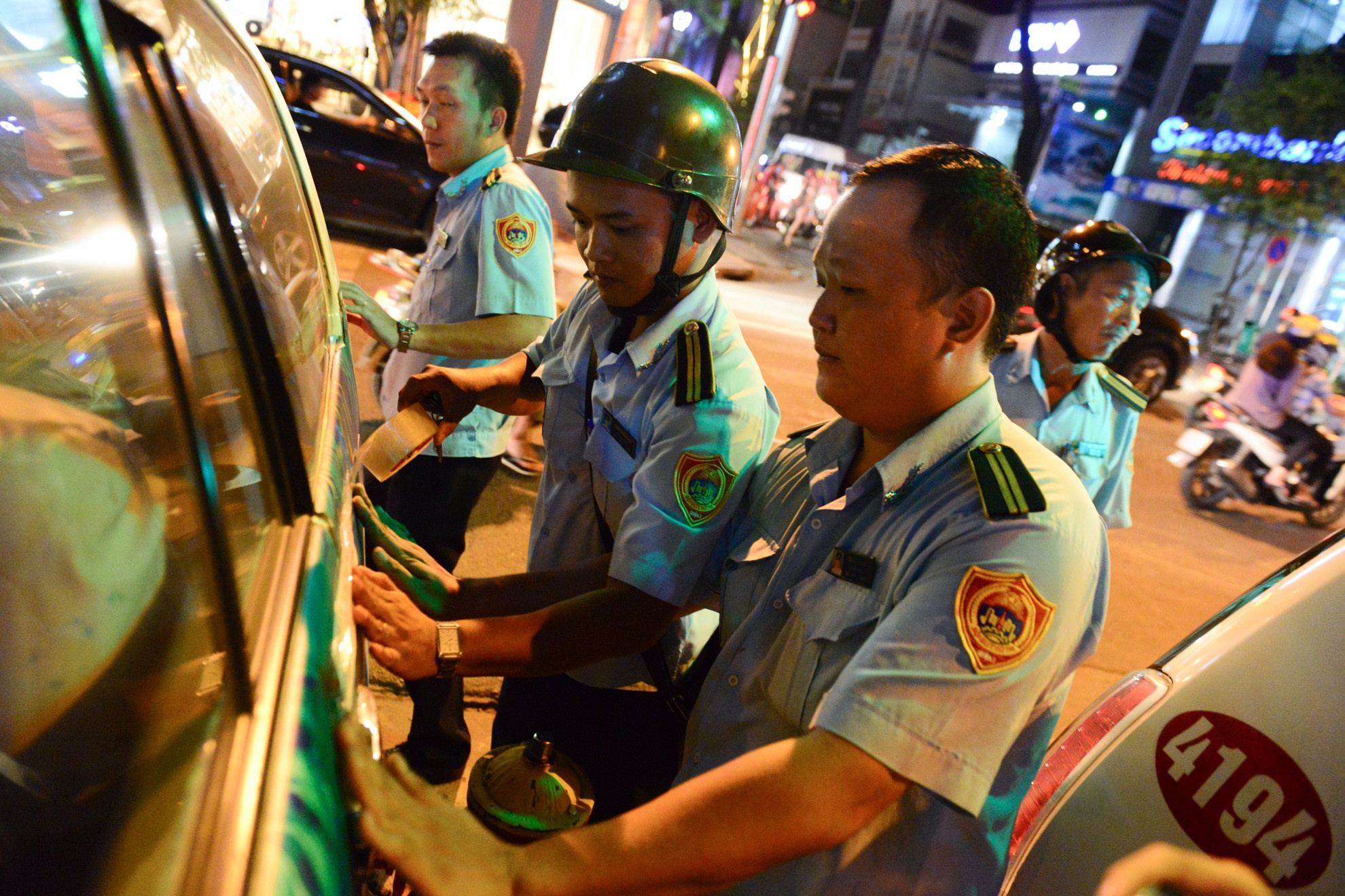 Đoàn Ngọc Hải xuống đường ảnh 2 Doan Ngoc Hai xuong duong anh 2