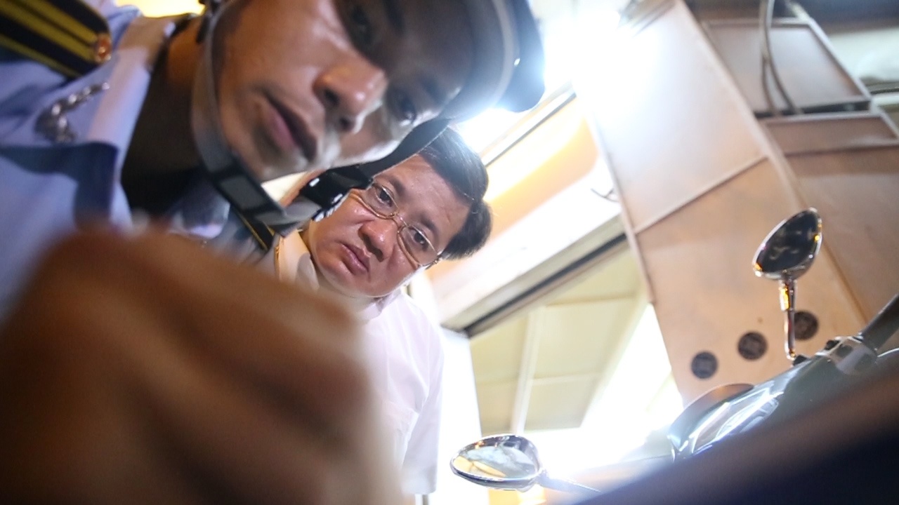 Ong Doan Ngoc Hai tiep tuc xuong duong xu ly via he hinh anh