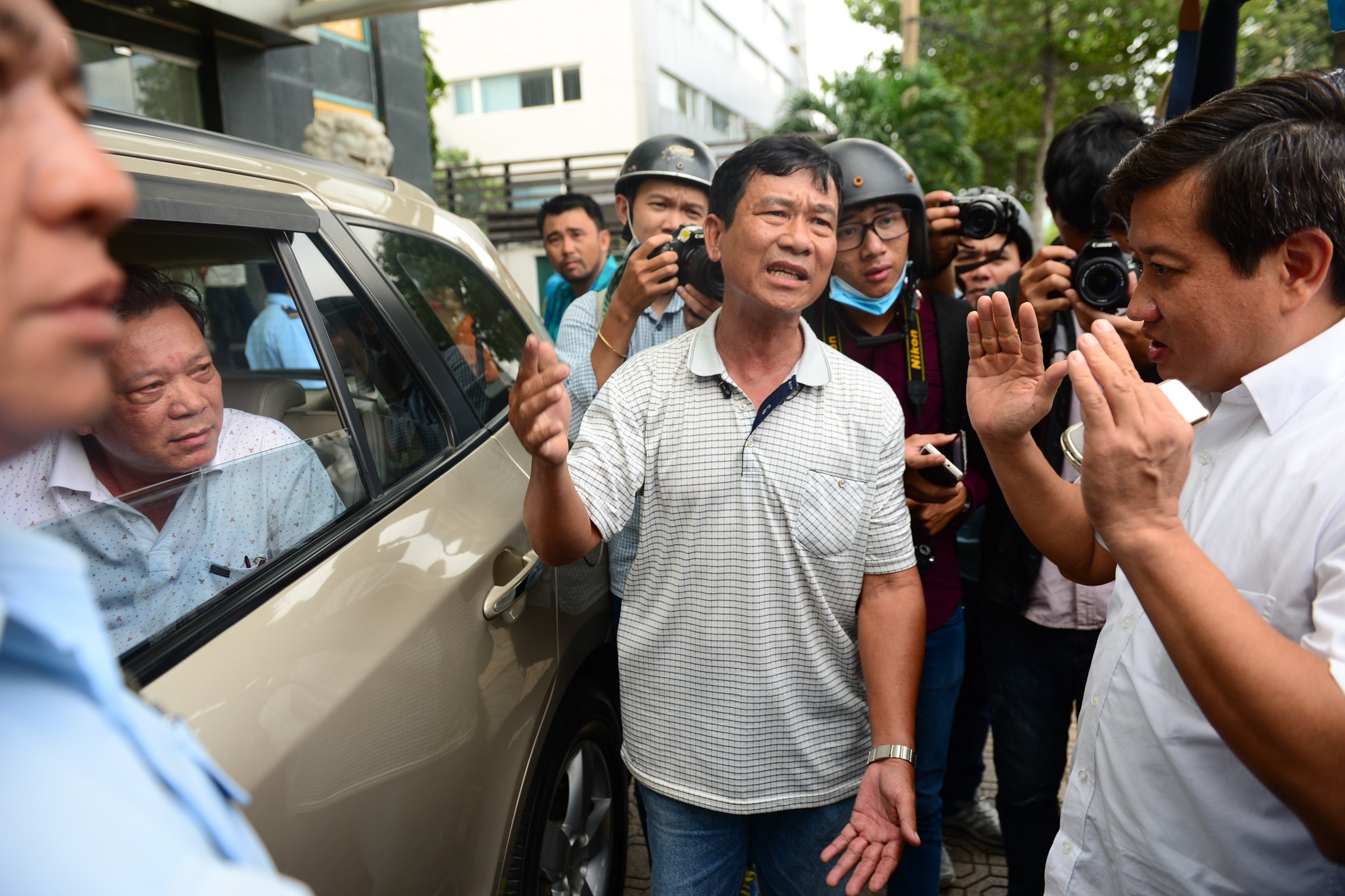 Nguoi dan phan ung ong Doan Ngoc Hai anh 2