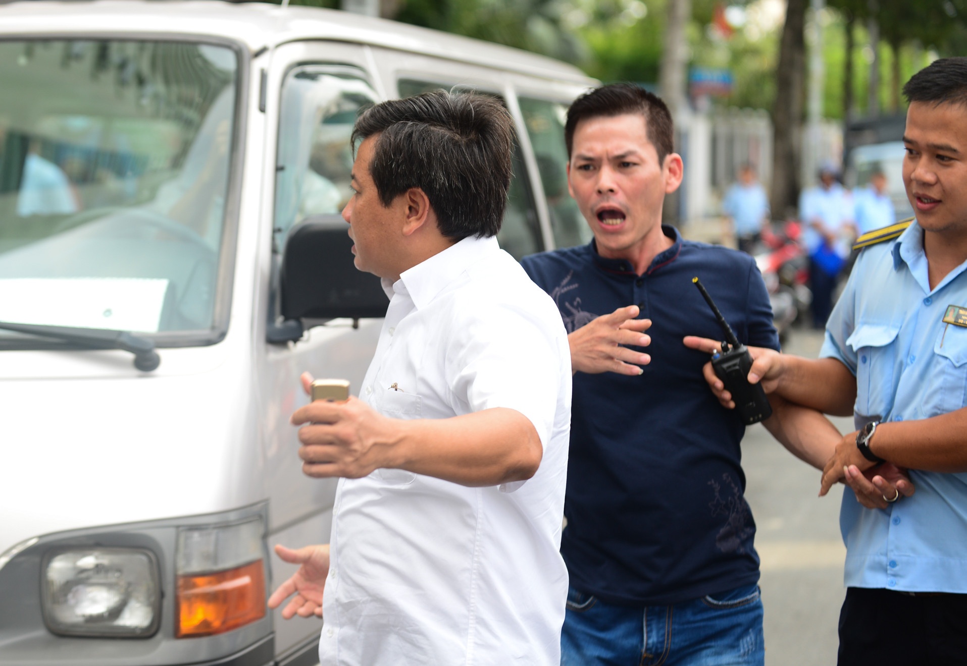 Nguoi dan phan ung ong Doan Ngoc Hai anh 5