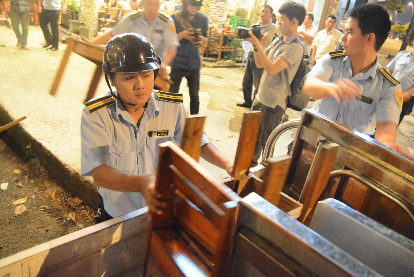 Ong Doan Ngoc Hai xu ly oto, quan nhau lan chiem via he hinh anh
