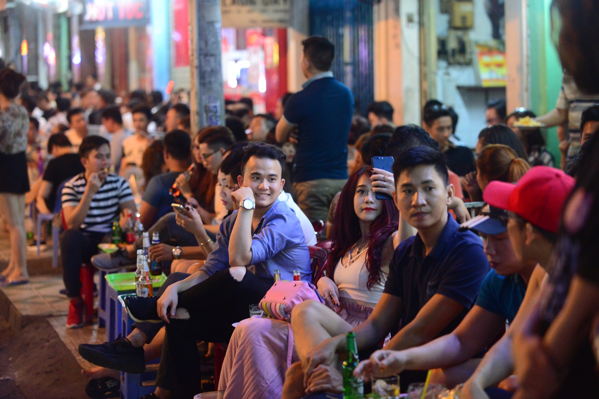 Pho di bo Bui Vien dong nghet nguoi ngay khai truong hinh anh