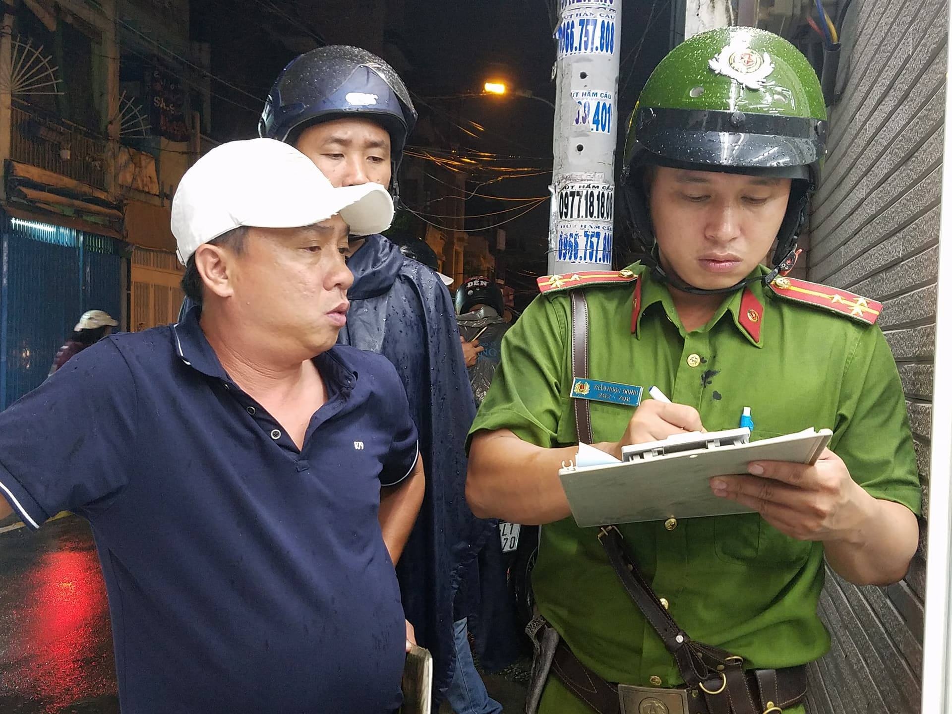 Tai xe mat 700.000 dong vi dau xe tren via he an to pho hinh anh