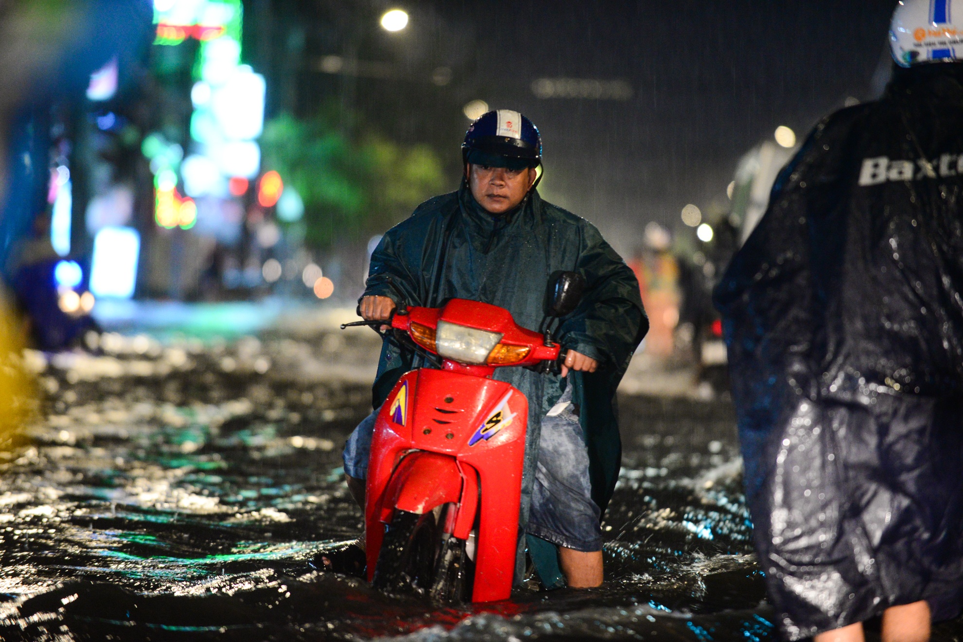 Sai Gon ngap nang anh 2