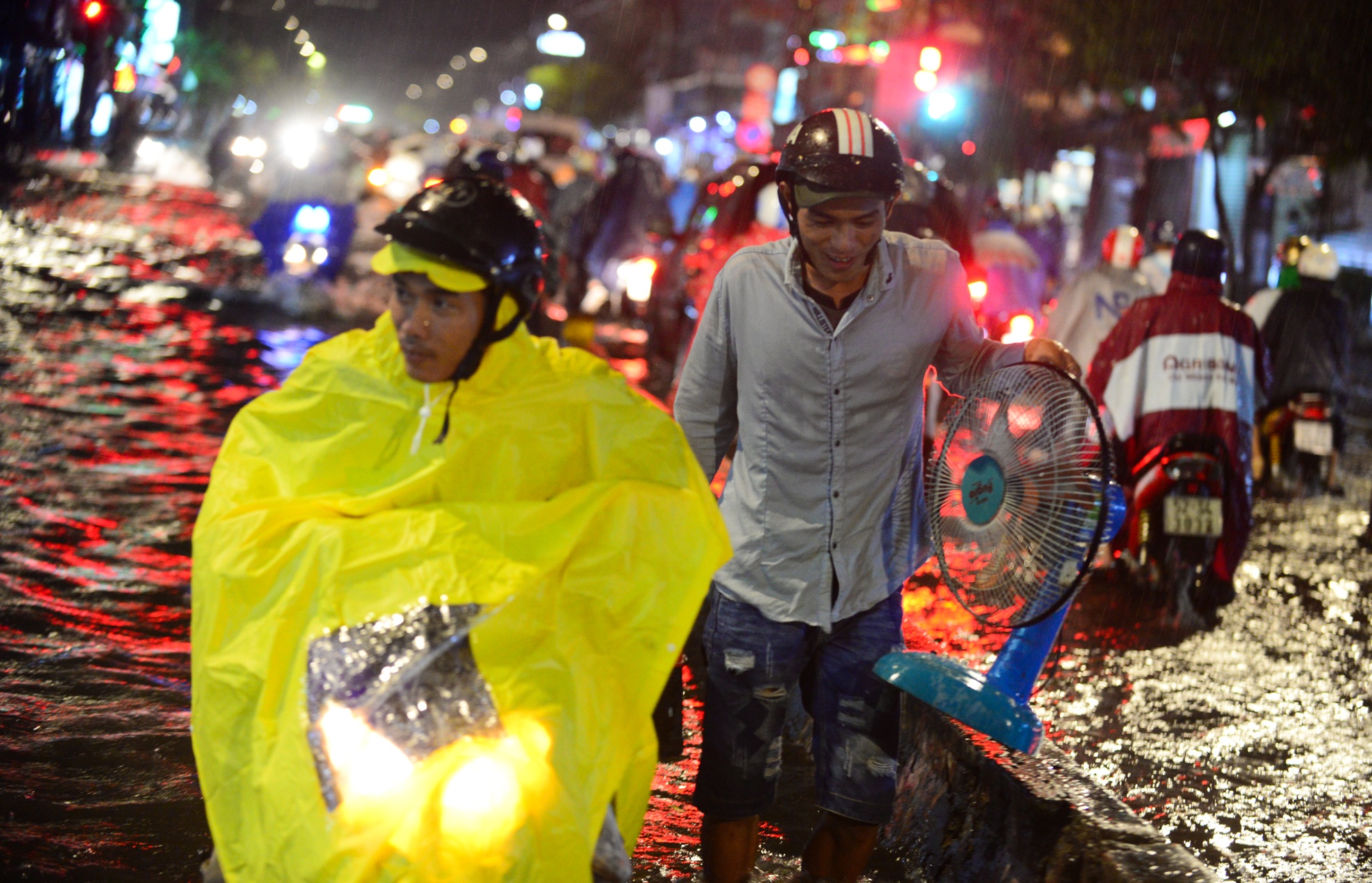 Sai Gon ngap nang anh 7