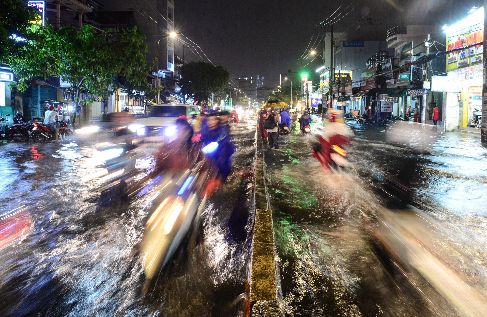 siêu máy bơm đường Nguyễn Hữu Cảnh ảnh 1 sieu may bom duong Nguyen Huu Canh anh 1